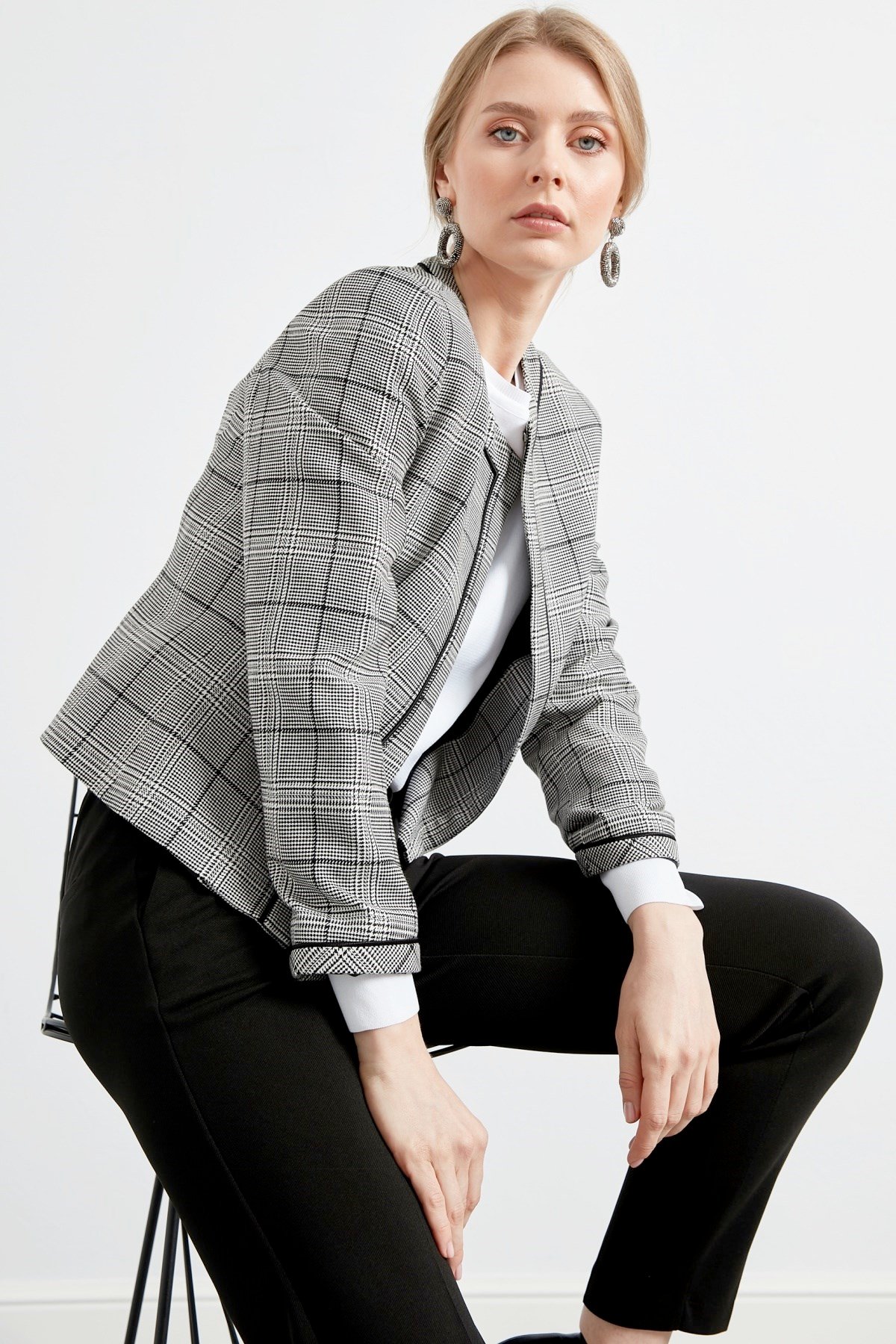 Ceket Sıfır Yaka, Yaka Ön Ve Kol Ağzı Zıt Renk Biye Kombinli