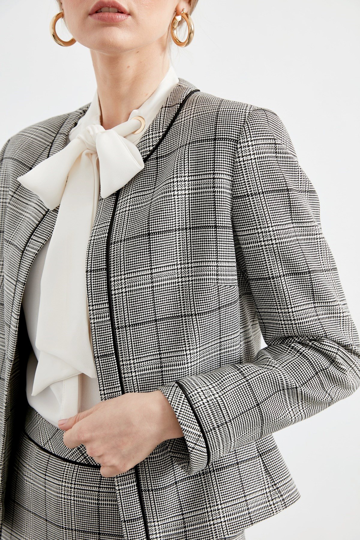 Ceket Sıfır Yaka, Yaka Ön Ve Kol Ağzı Zıt Renk Biye Kombinli