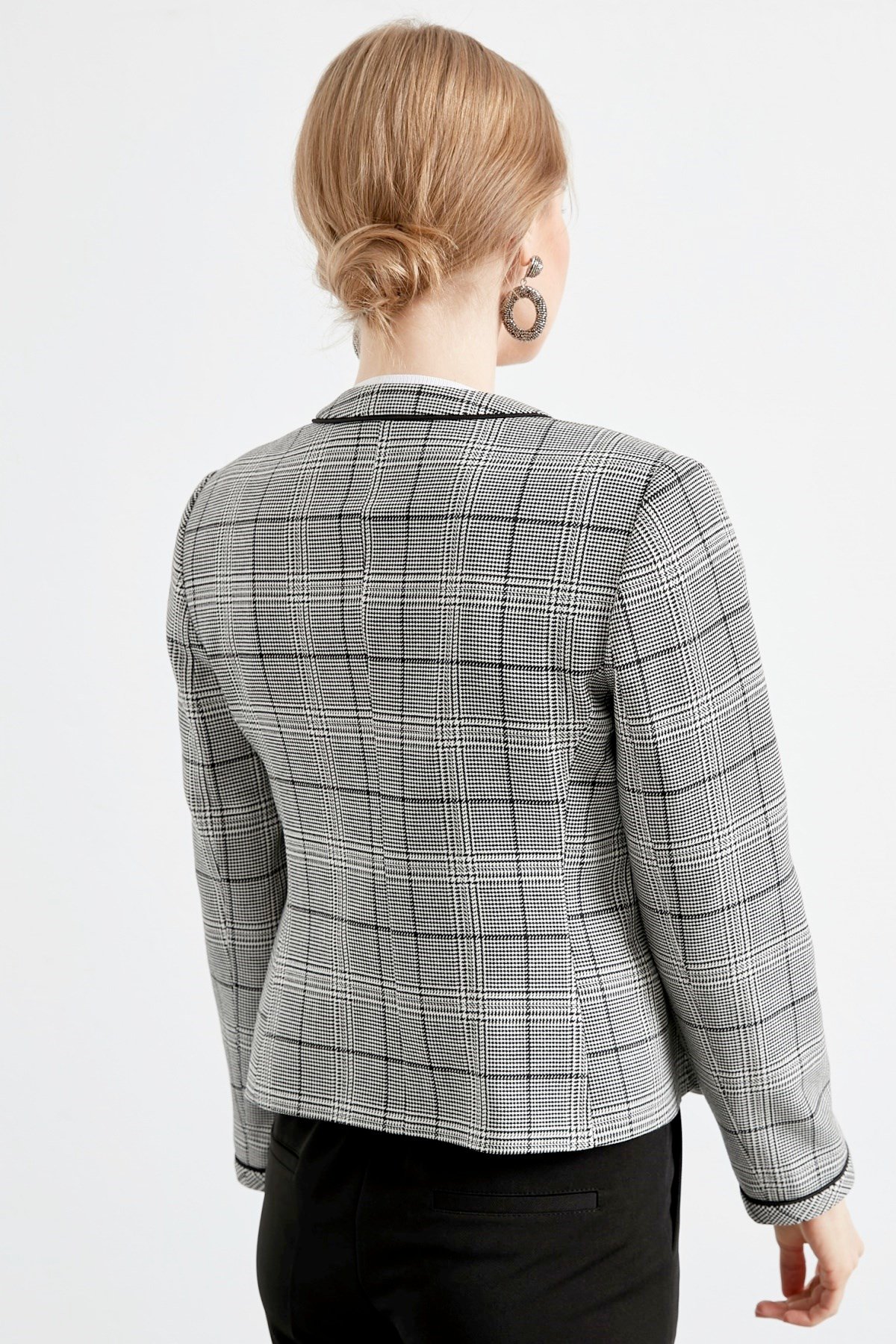 Ceket Sıfır Yaka, Yaka Ön Ve Kol Ağzı Zıt Renk Biye Kombinli