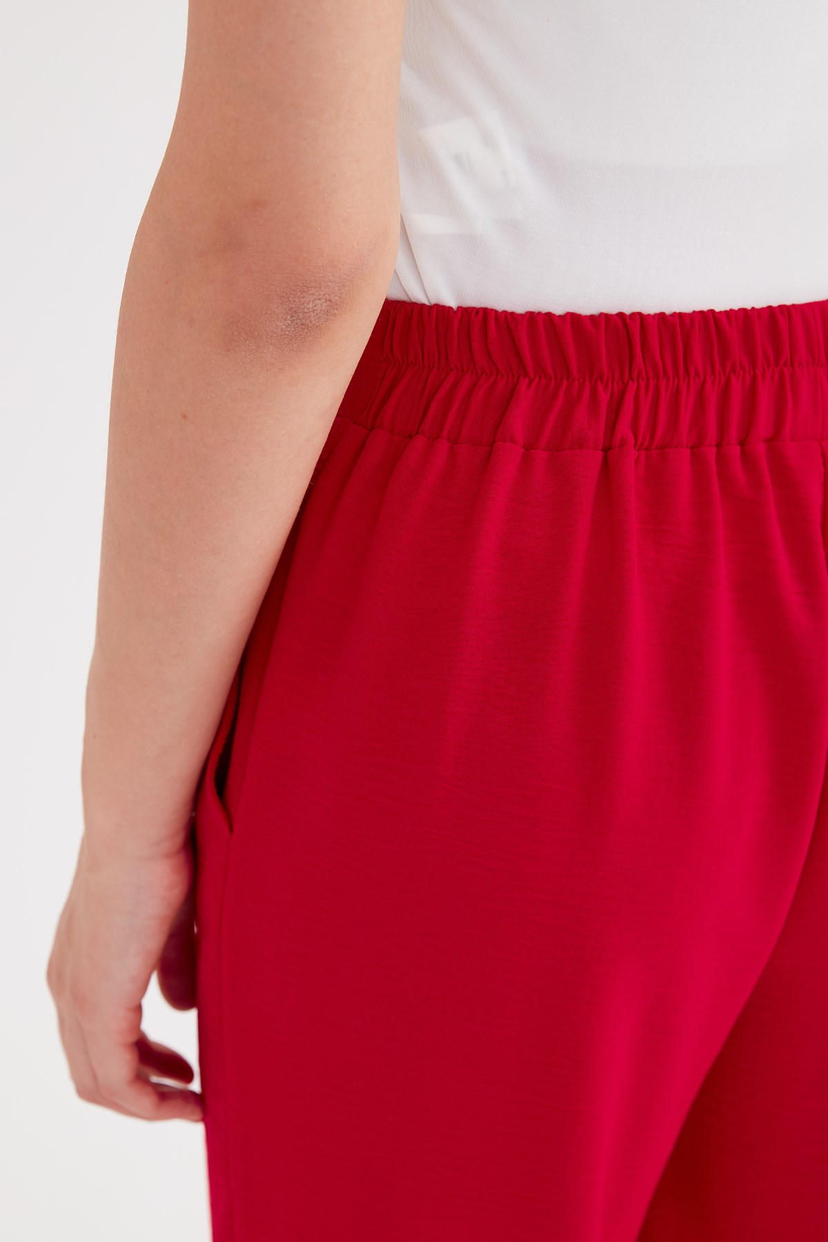Pantolon Arka Bel Lastik Detaylı- Rahat Kesim, Geniş Paça