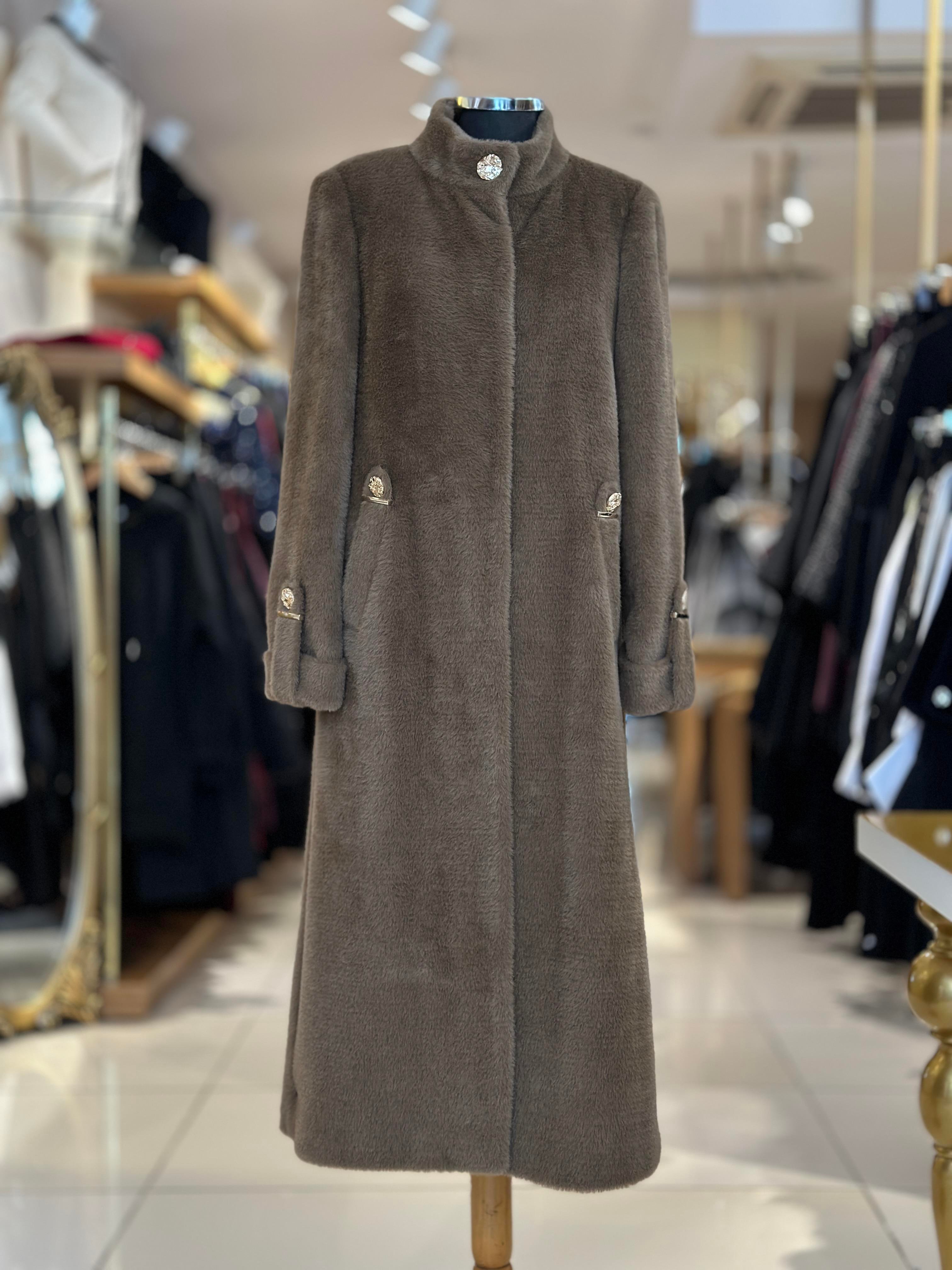 Kolu Broş Detay Angora Kaban - Camel