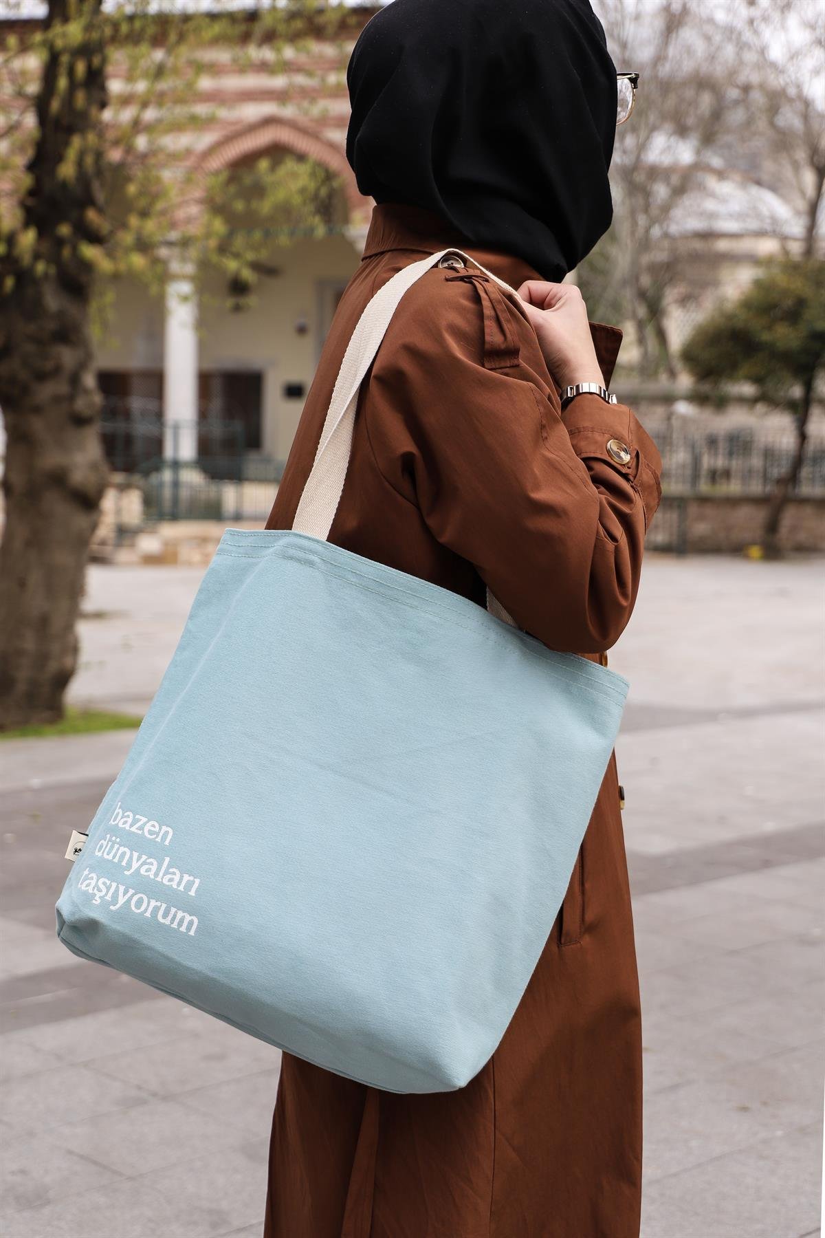 BAZEN DÜNYALARI TAŞIYORUM ÇANTA