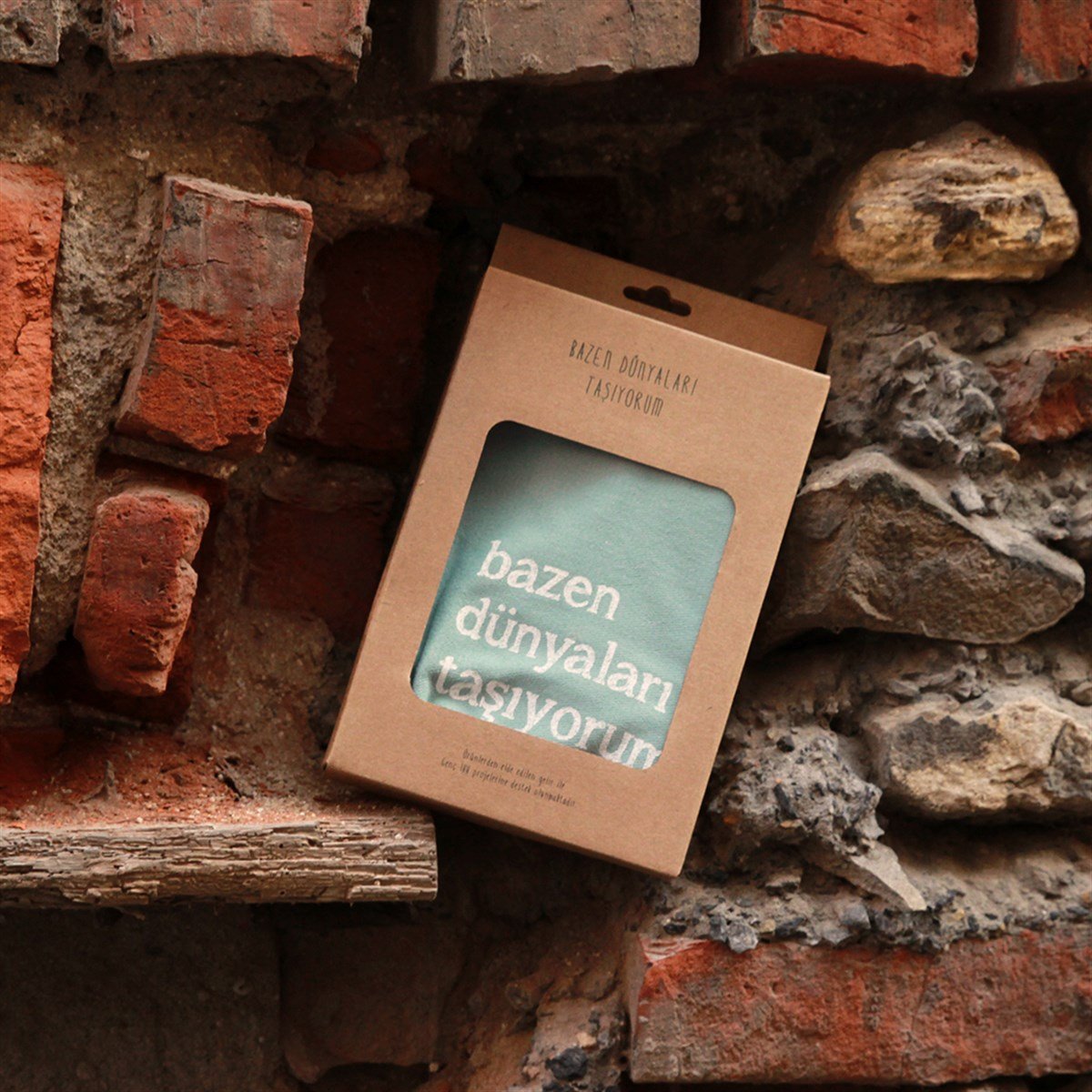 BAZEN DÜNYALARI TAŞIYORUM ÇANTA