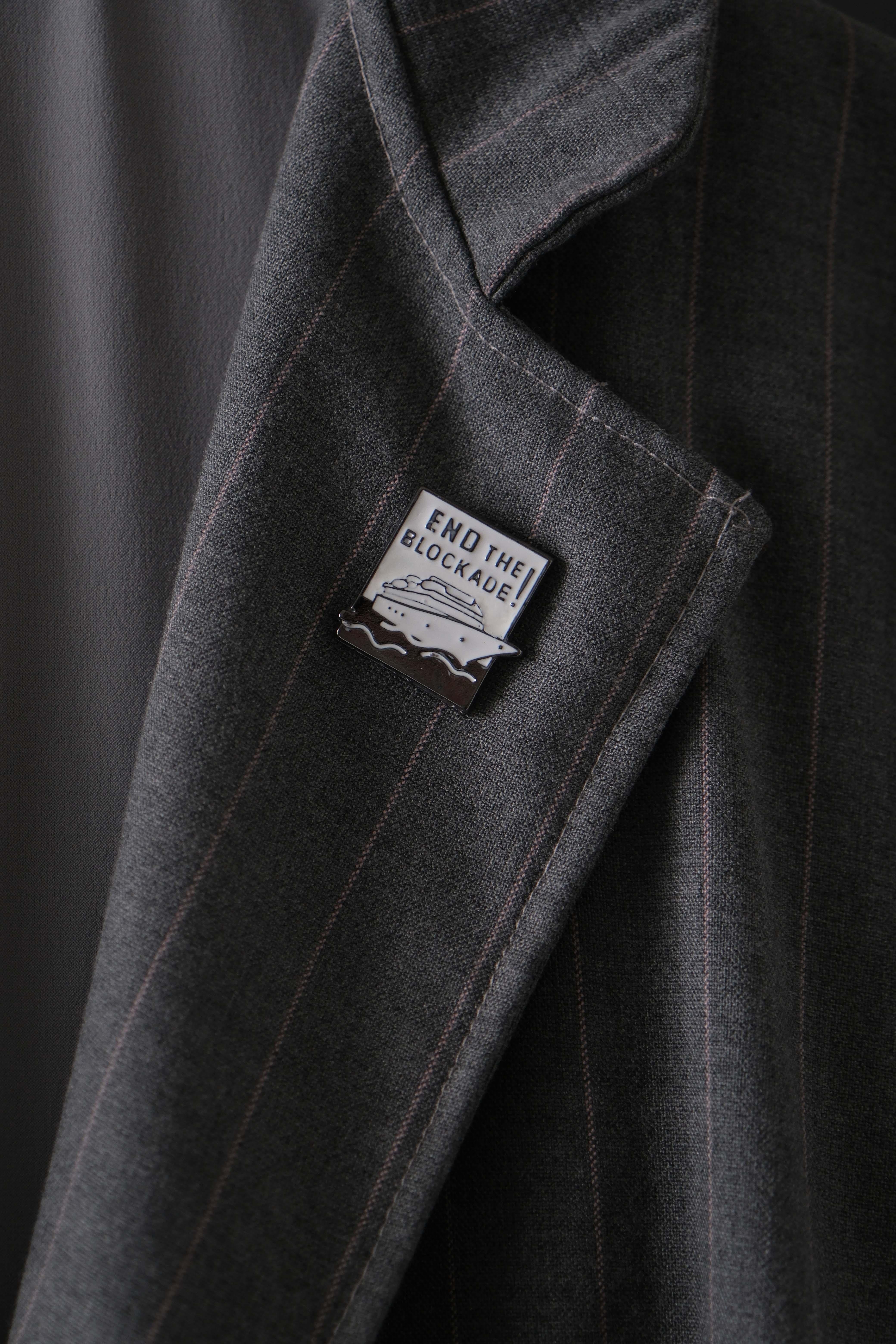 END THE BLOCKADE ROSETTE/BROOCH