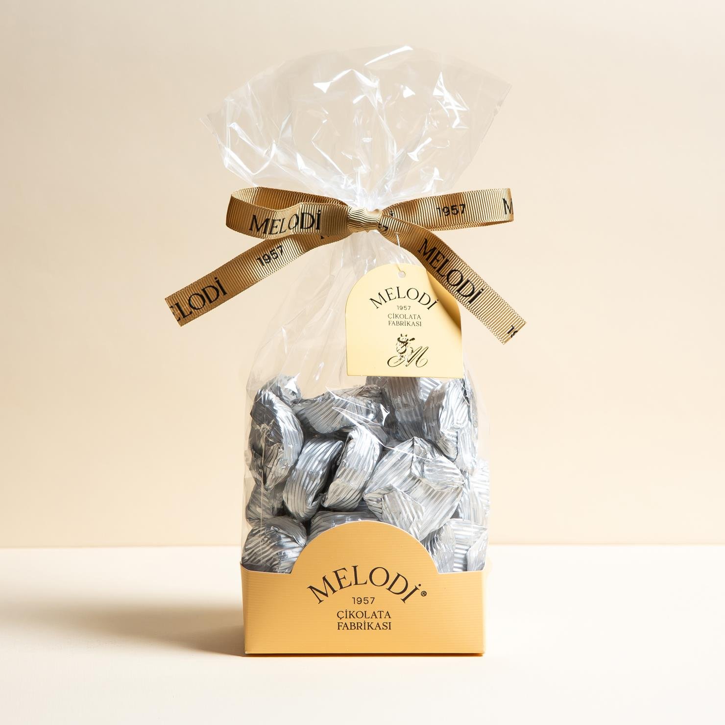 Gümüş Yaldızlı Spesiyal Çikolata  500g