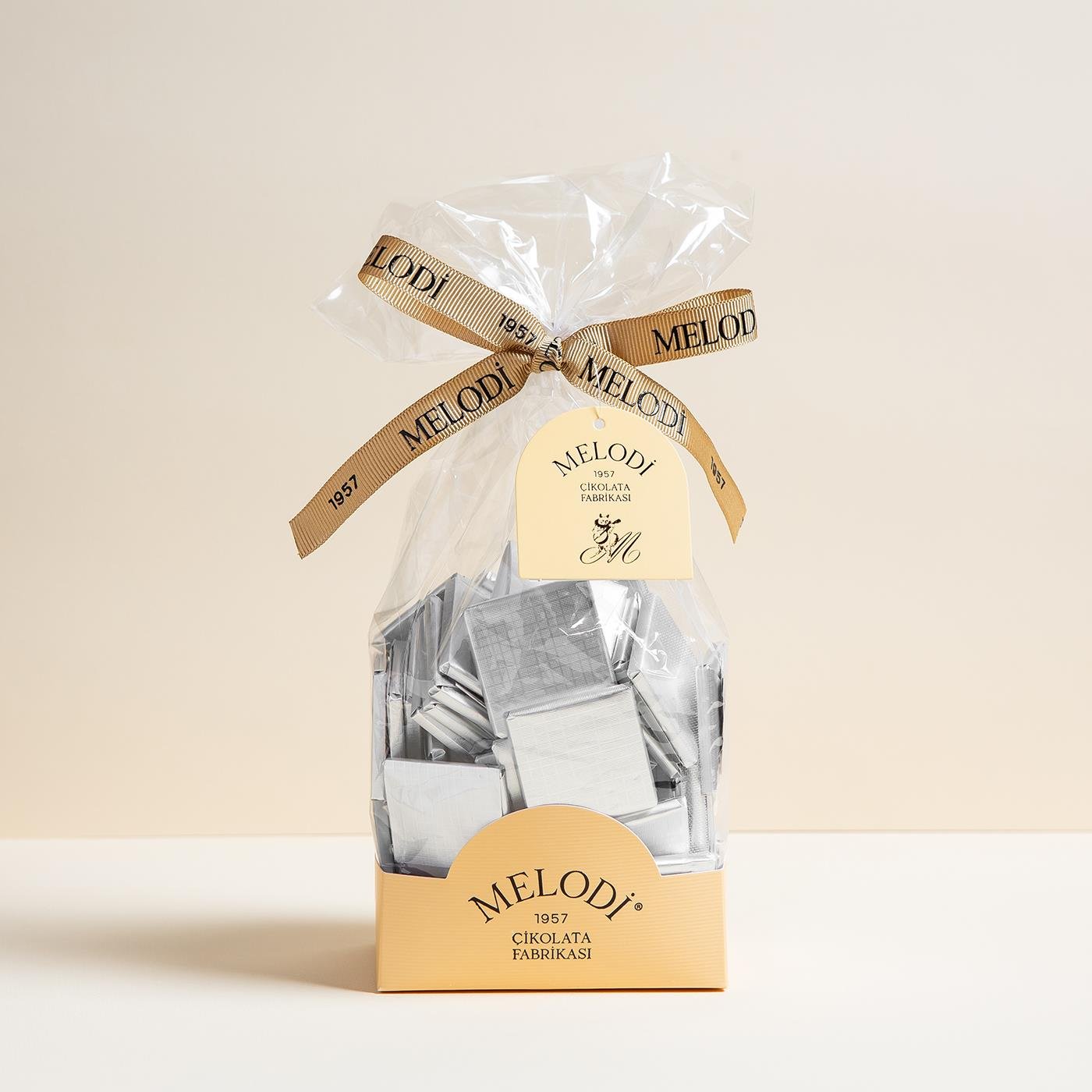 Gümüş Yaldızlı Sütlü Madlen 500g