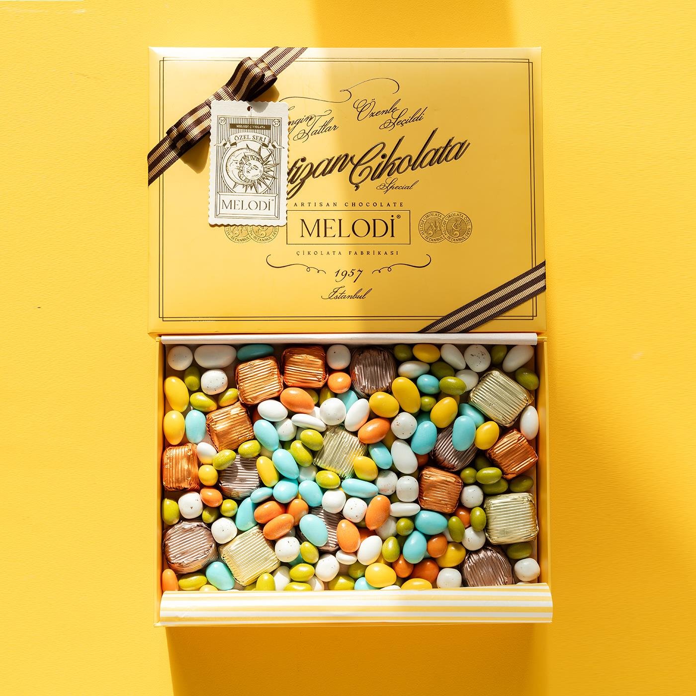 Özel Seri Hediye Çikolata Sarı 950g