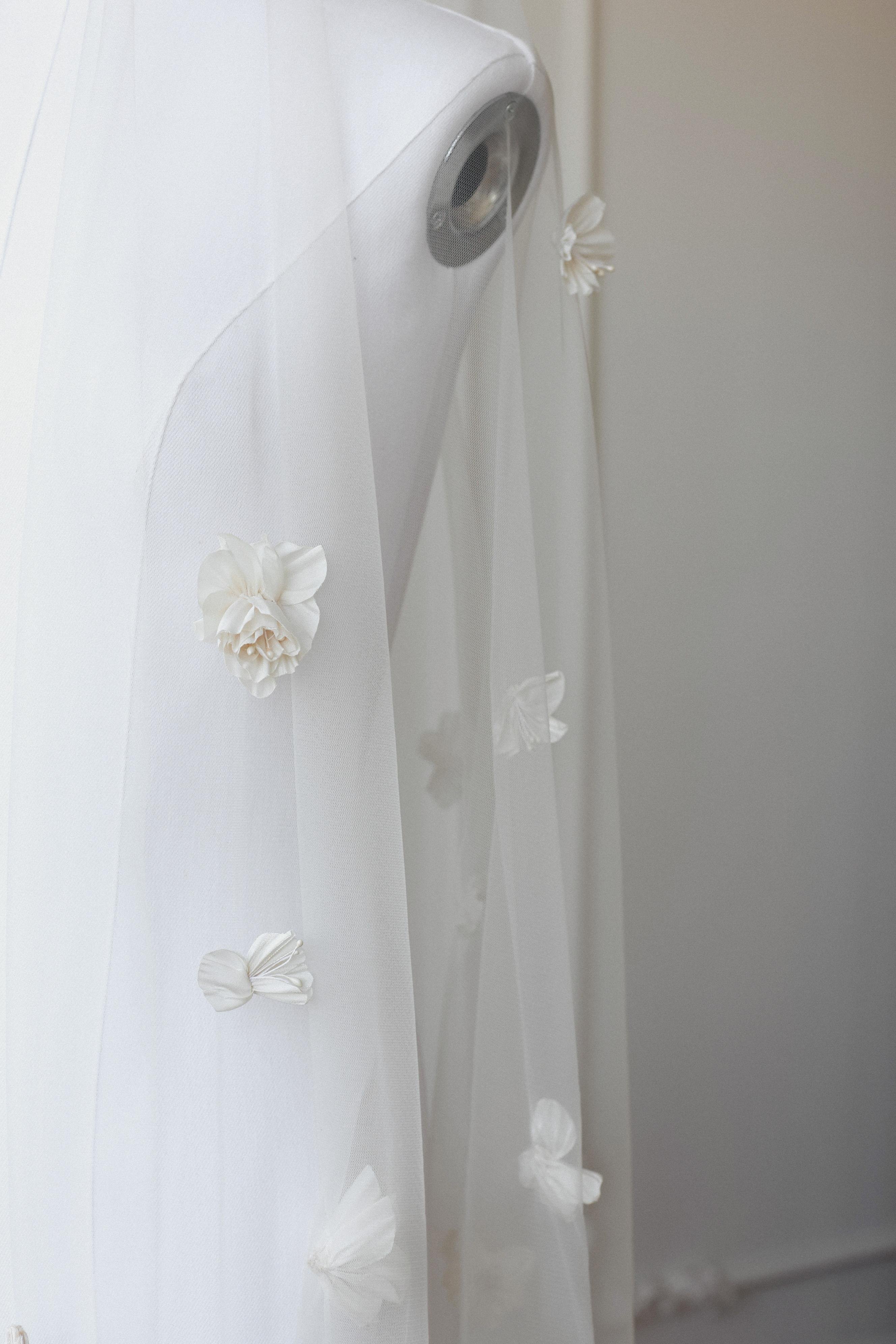 Camelia Çiçekli Duvak