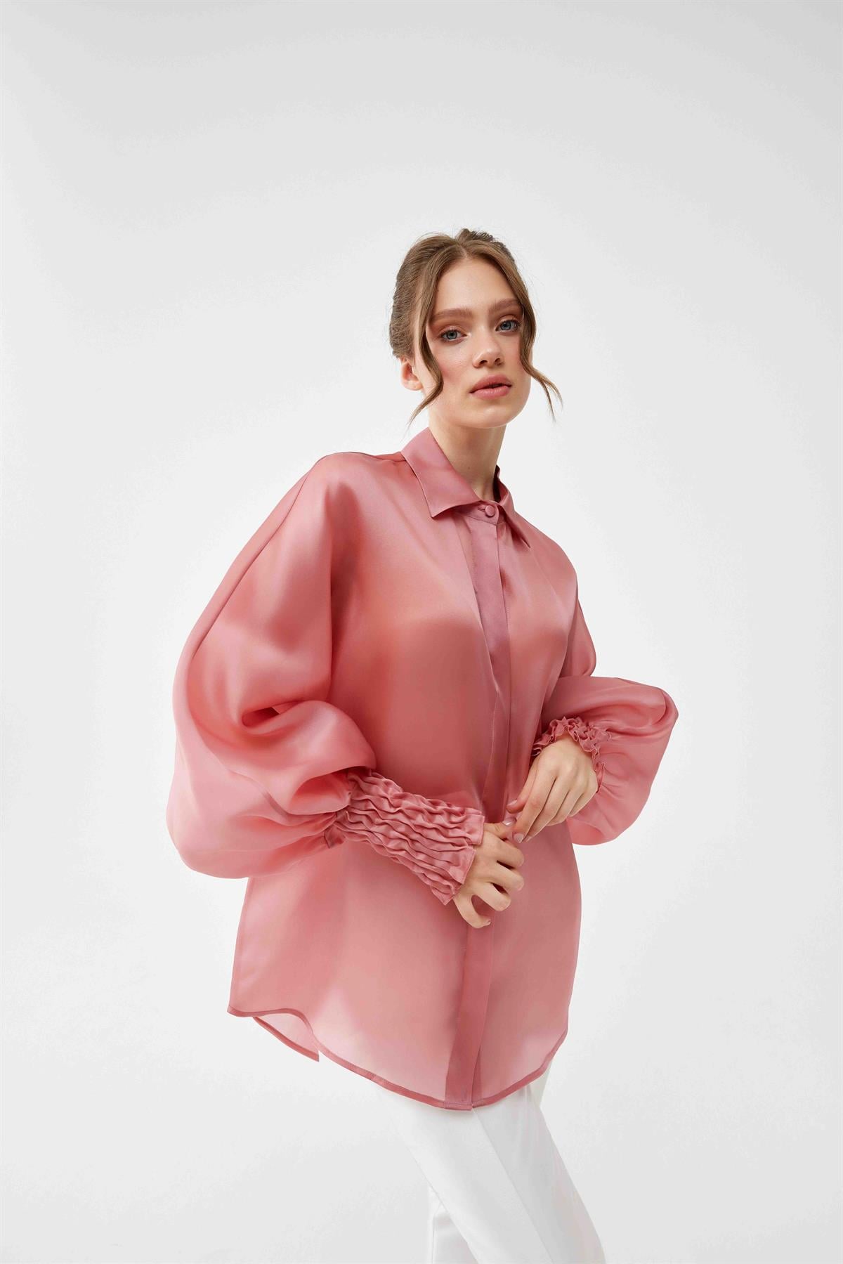 İpek Organze Oversize Pembe Nakış Kol Detaylı Gömlek
