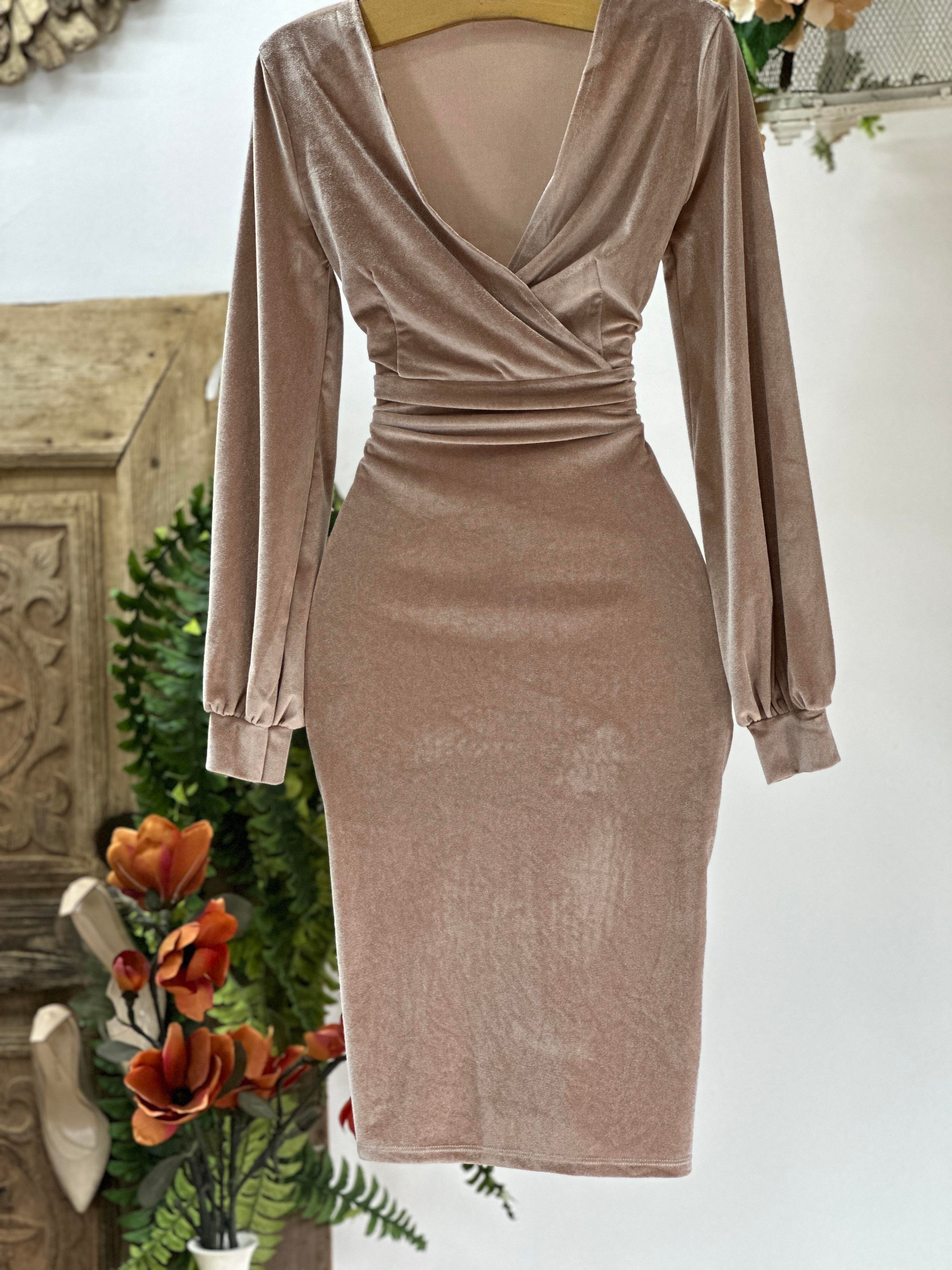  Kadife Kumaş Kruvaze Yaka Balon Kol Kalem Elbisemiz Bej