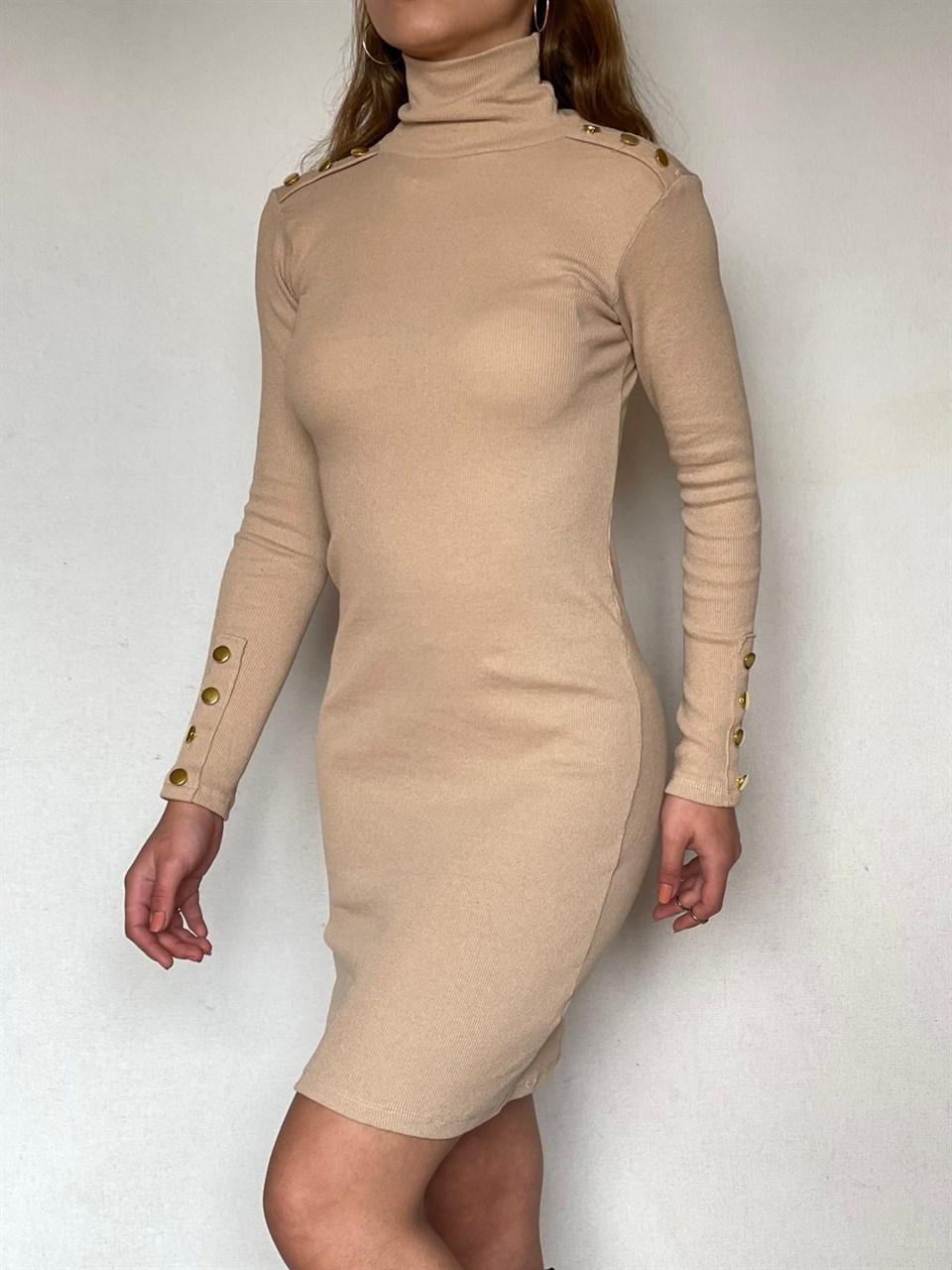  Kaşkorse Kumaş Omuz ve Kol Gold Düğme Detaylı Balıkçı Yaka Elbise