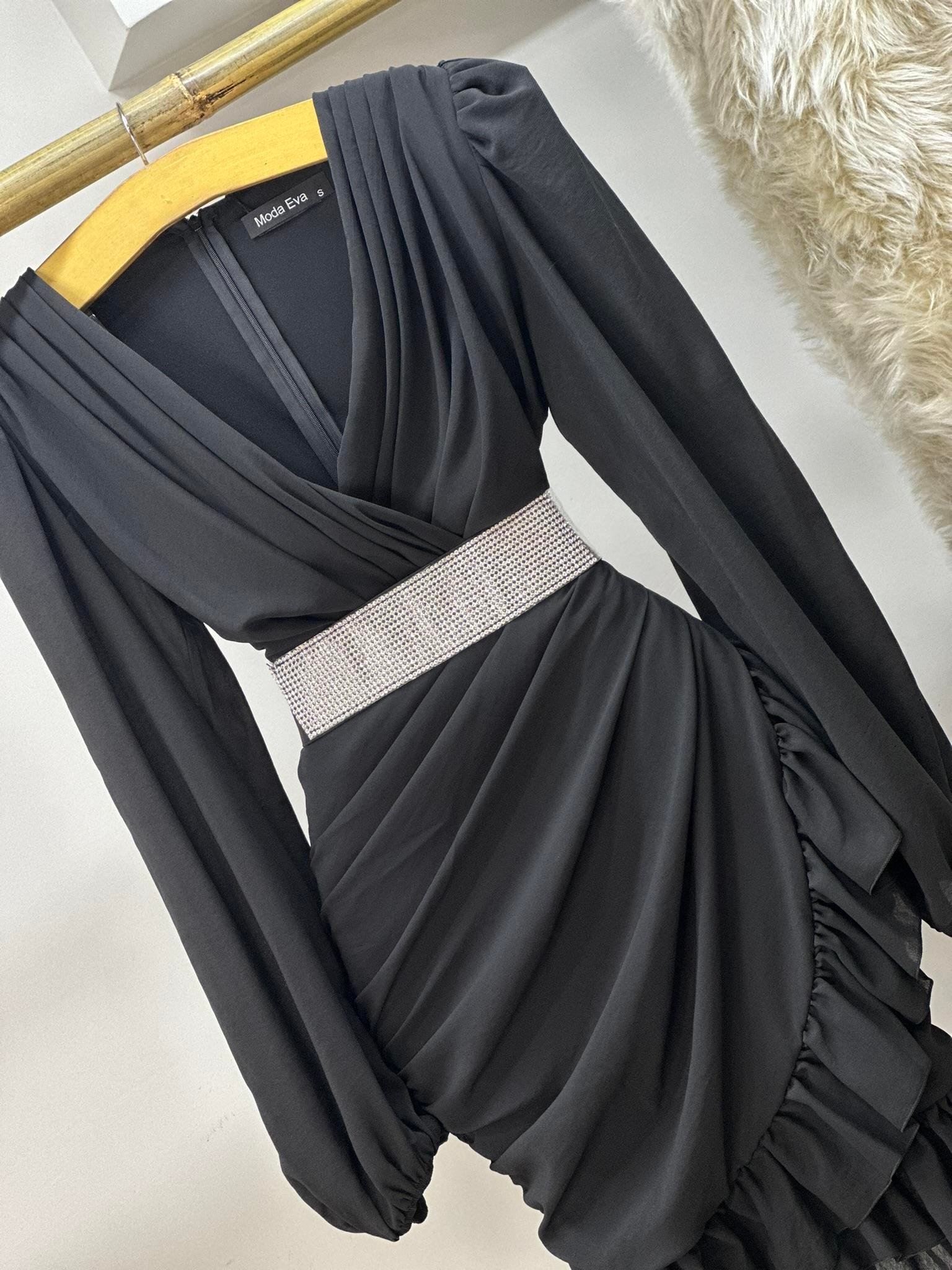  Kruvaze Yaka Zarf Etekli Balon Kol Drapeli Tasarım Elbisemiz