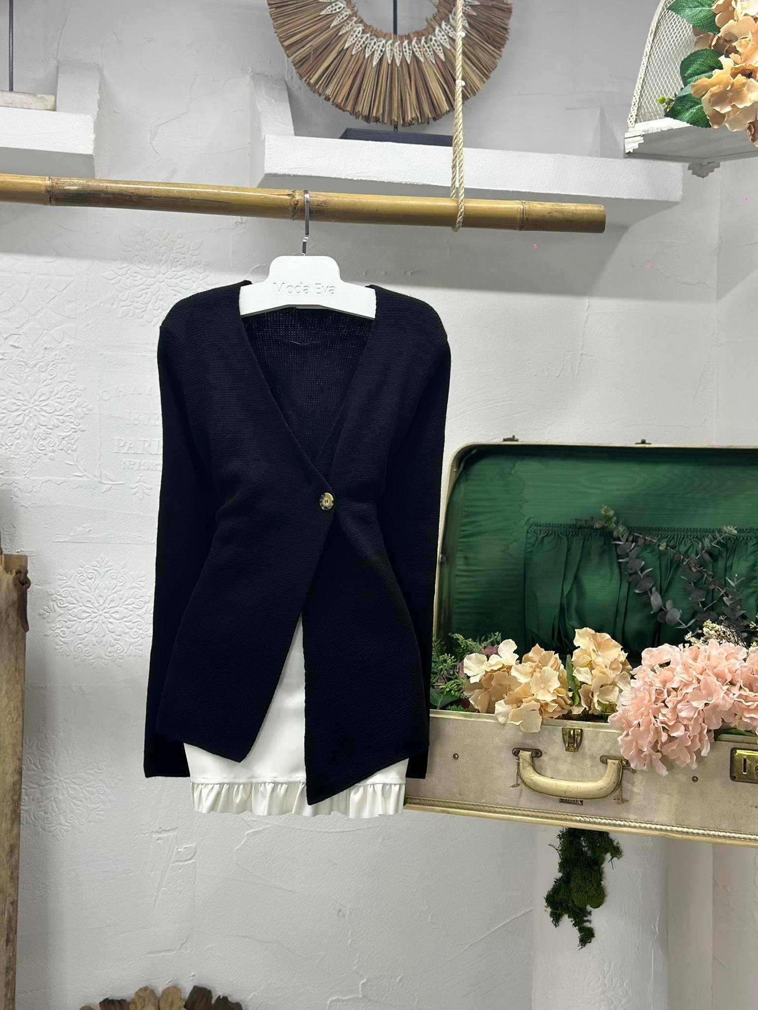  Tek Düğme Detaylı Triko Siyah Hırka