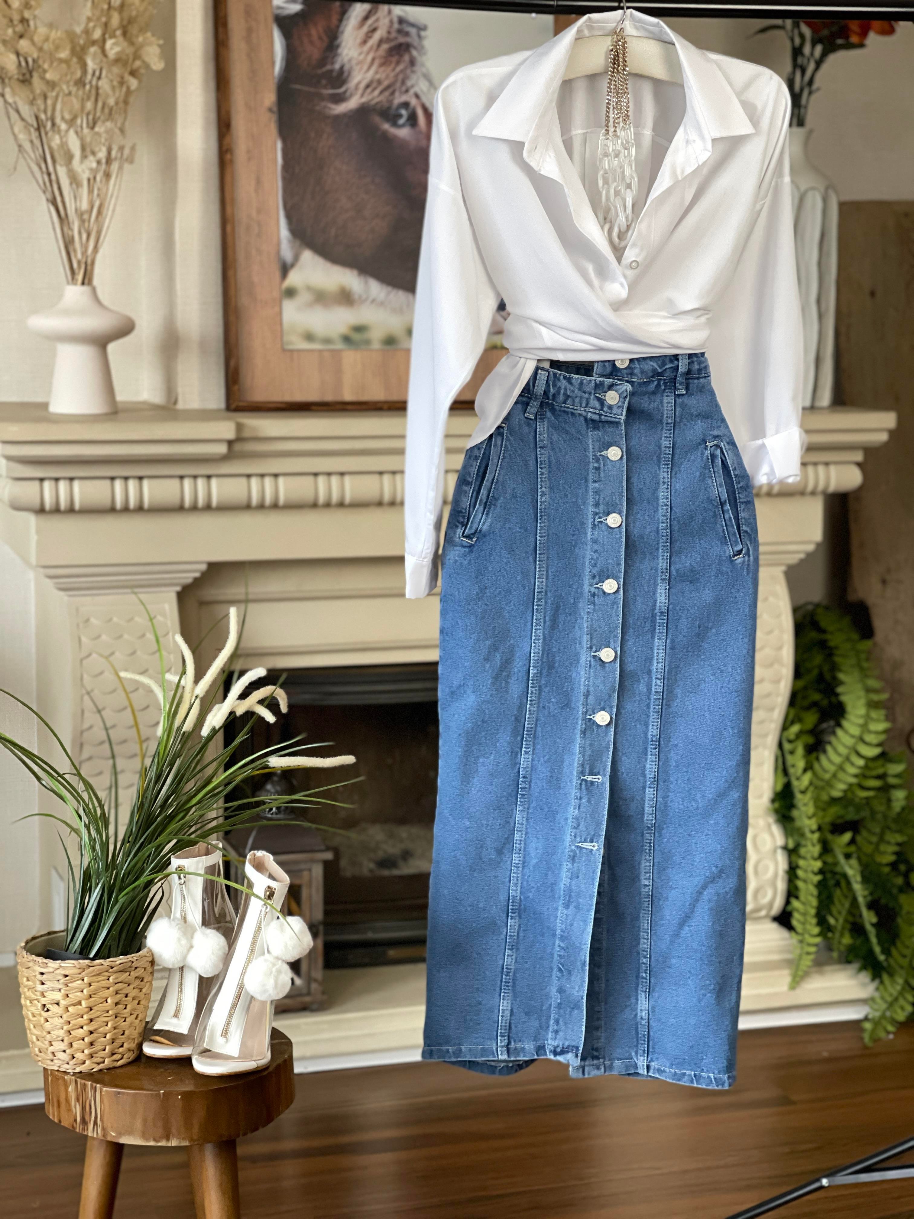 Asimetrik Bel Detaylı Önü Metal Düğmeli Midi Boy Jean Etek 