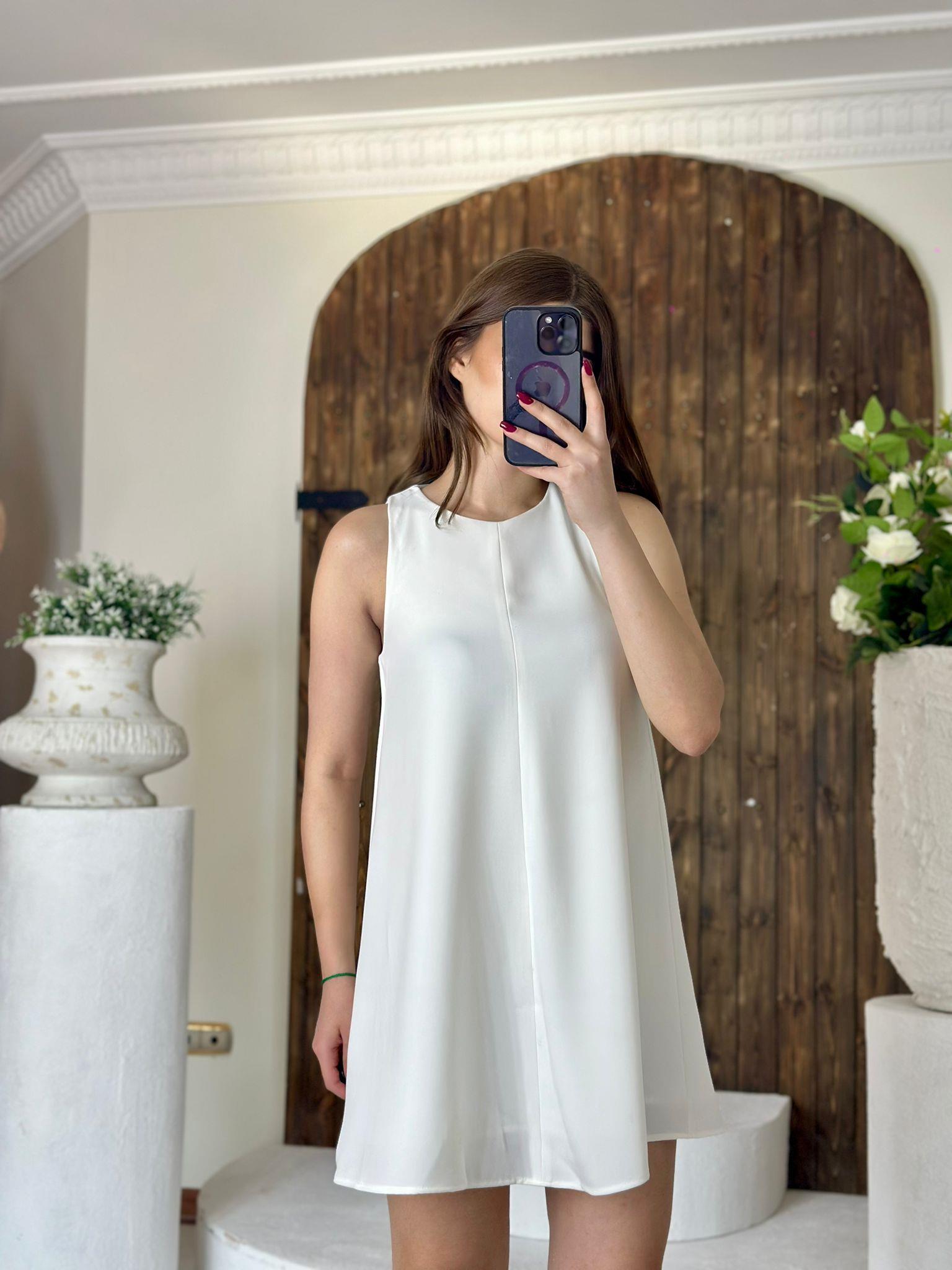 Atlas Kumaş Beyaz Rahat Elbise