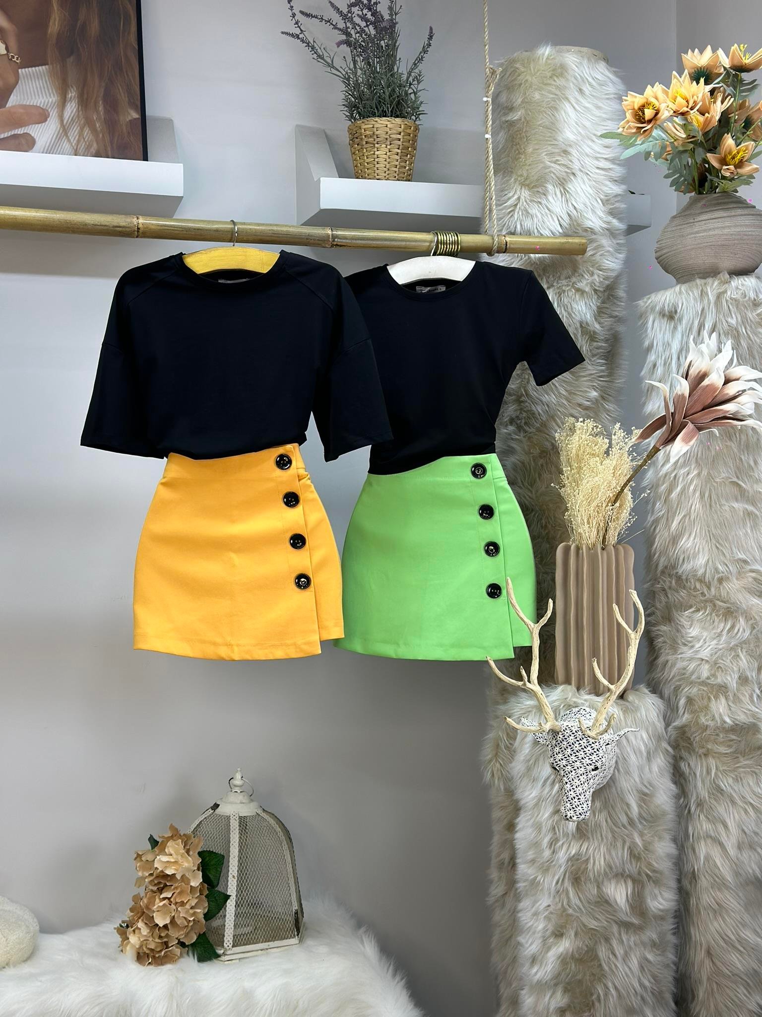 Atlas Kumaş Düğme Detay Şort Etek 