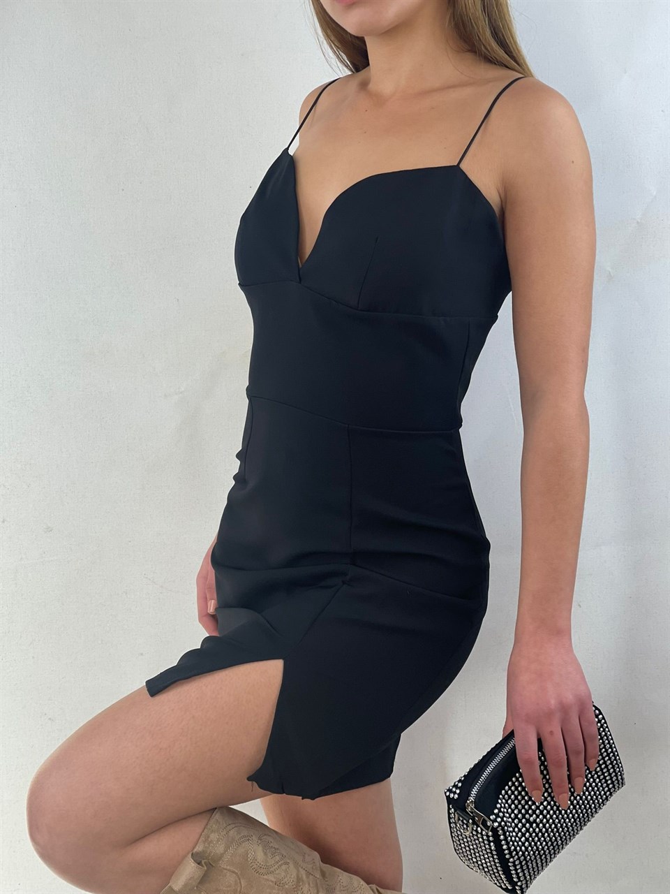 Atlas Kumaş İnce Askılı Kalp Yaka  Mini Elbise