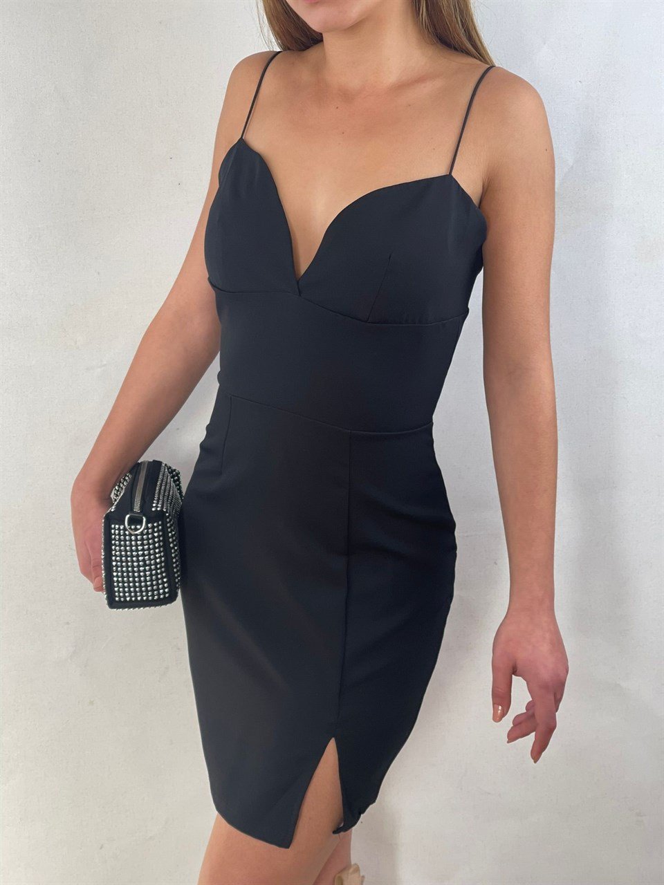 Atlas Kumaş İnce Askılı Kalp Yaka  Mini Elbise