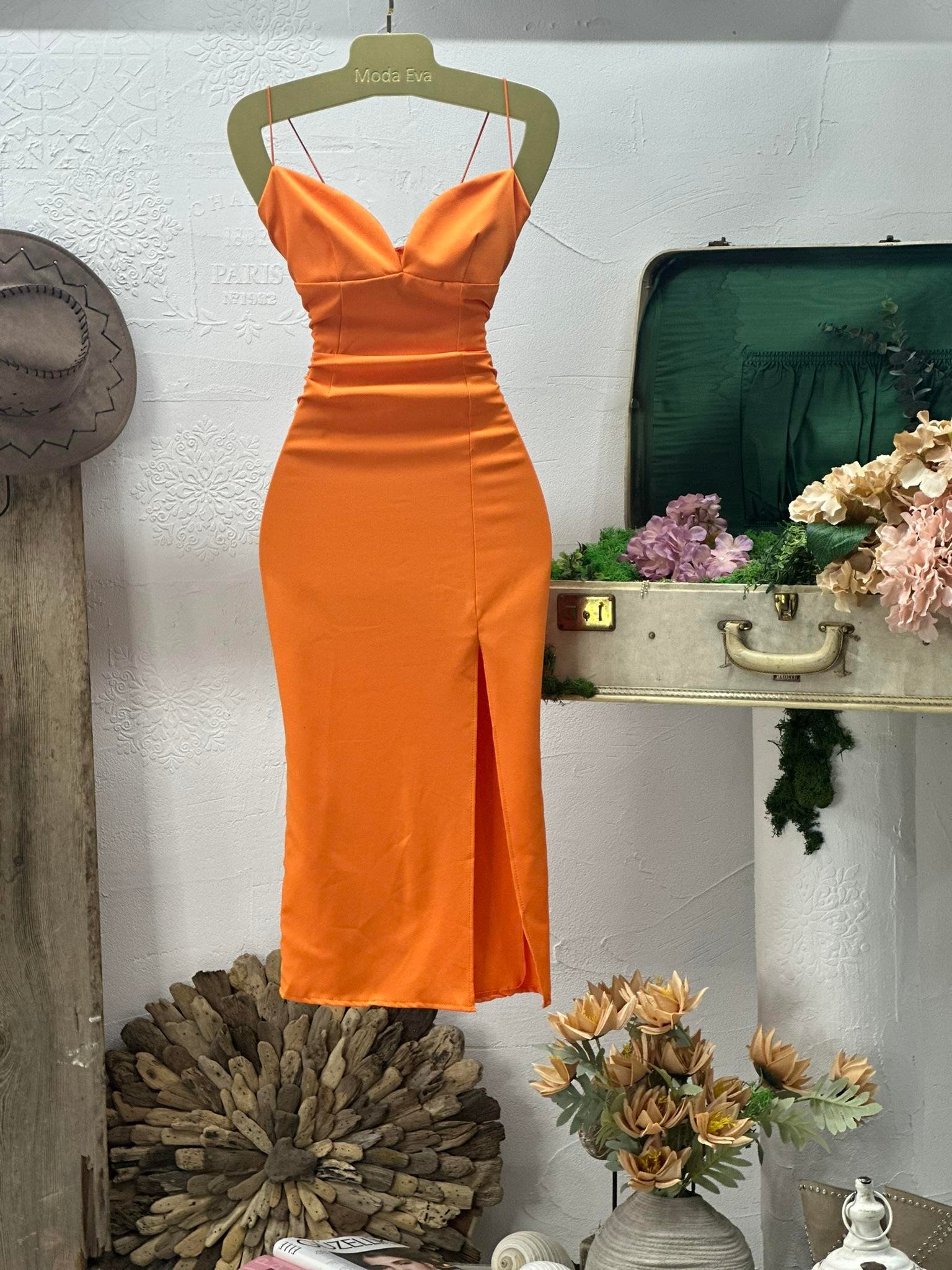 Atlas Kumaş İnce Elastik Askılı Kalp Yaka  Kalem Elbise