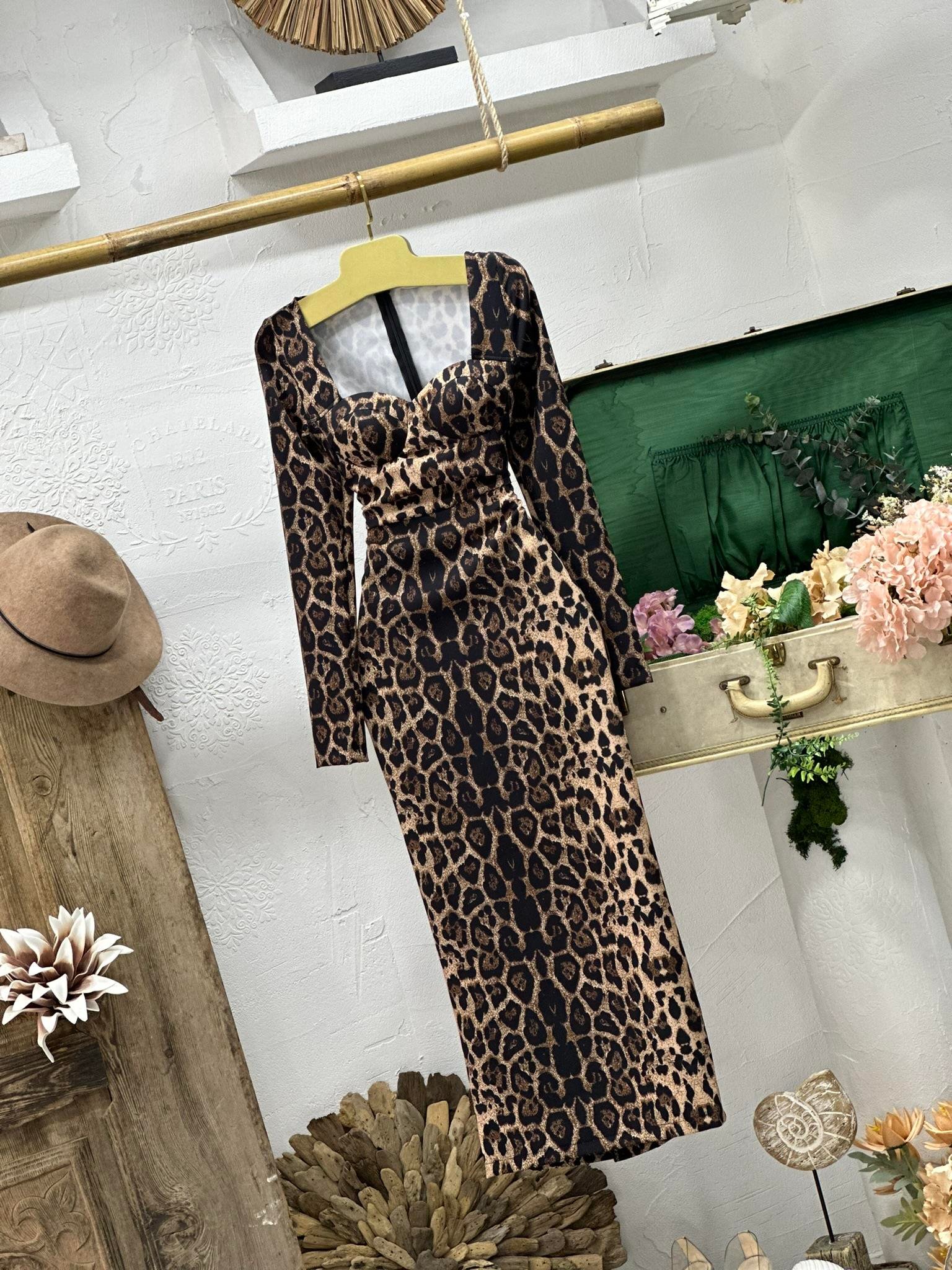 Atlas Kumaş Kalp Yaka Leopar Desen Kalem Elbise