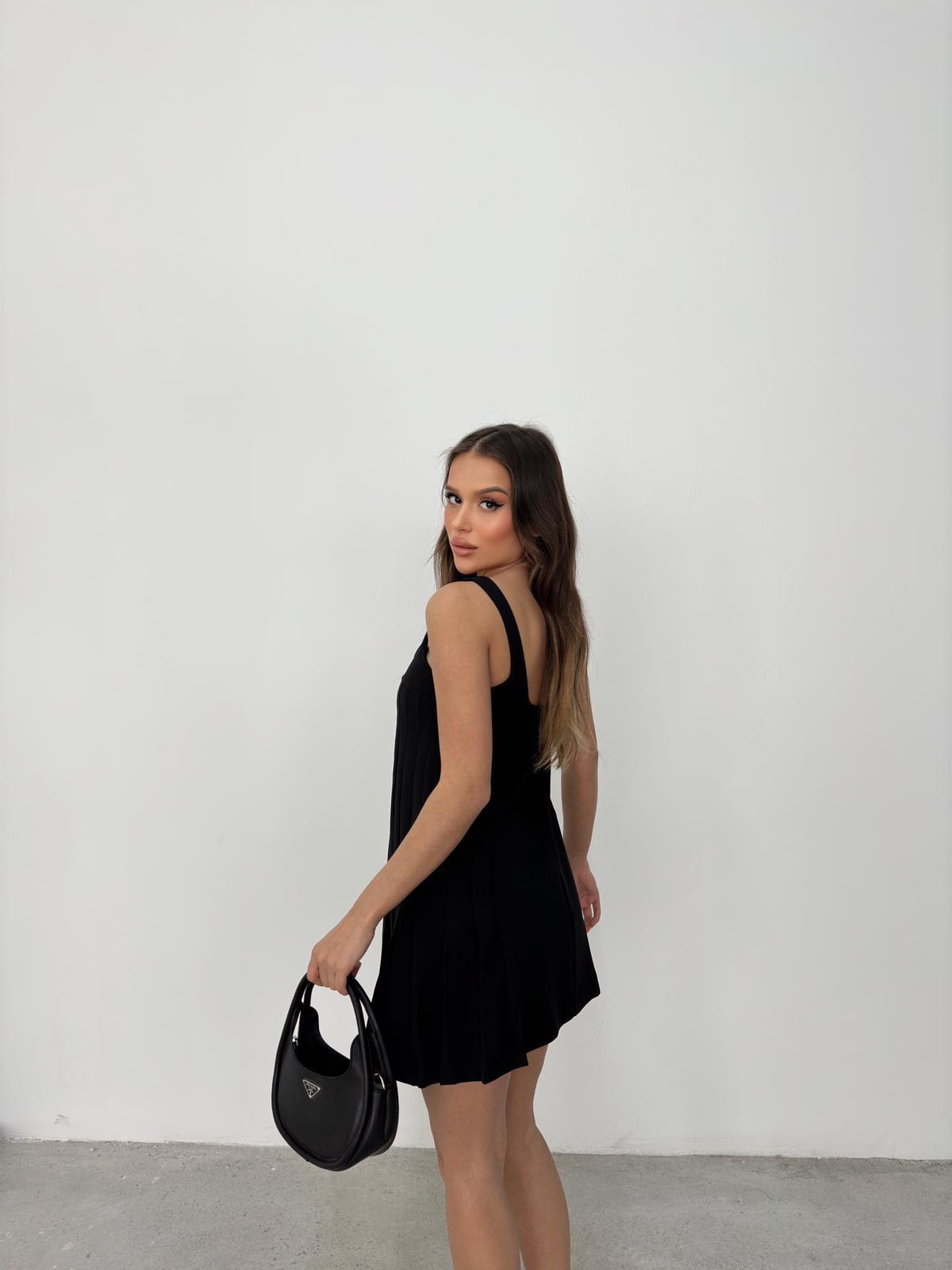 Atlas Kumaş Kare Yaka Pileli Rahat Kesim Elbise