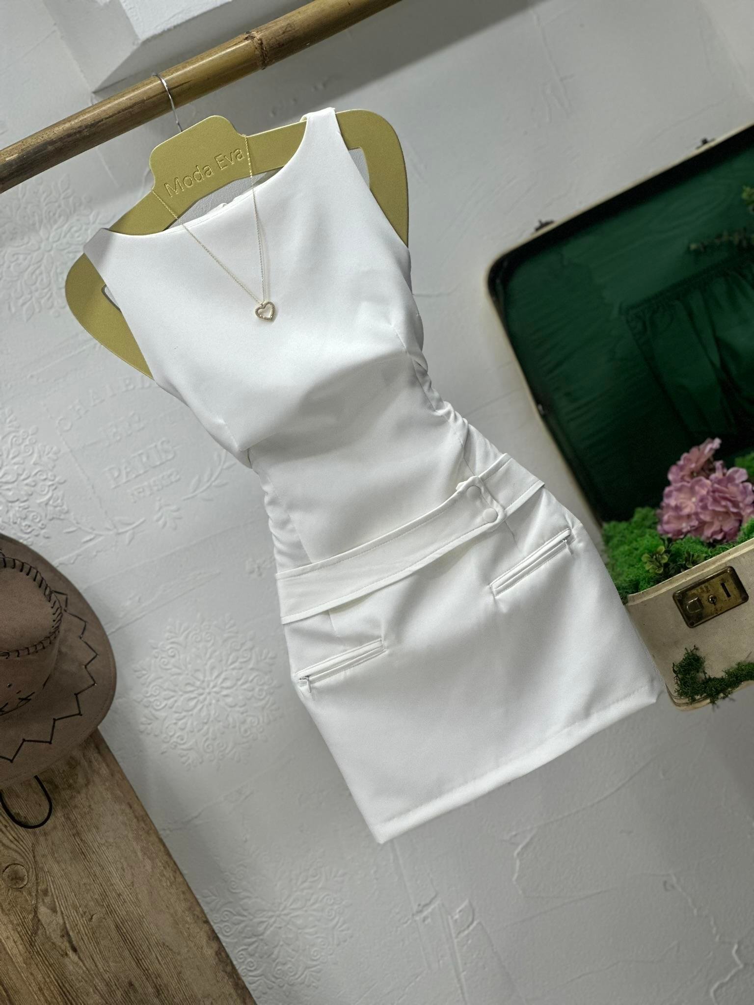 Atlas Kumaş Kemer Detaylı Sıfır Kol Elbise