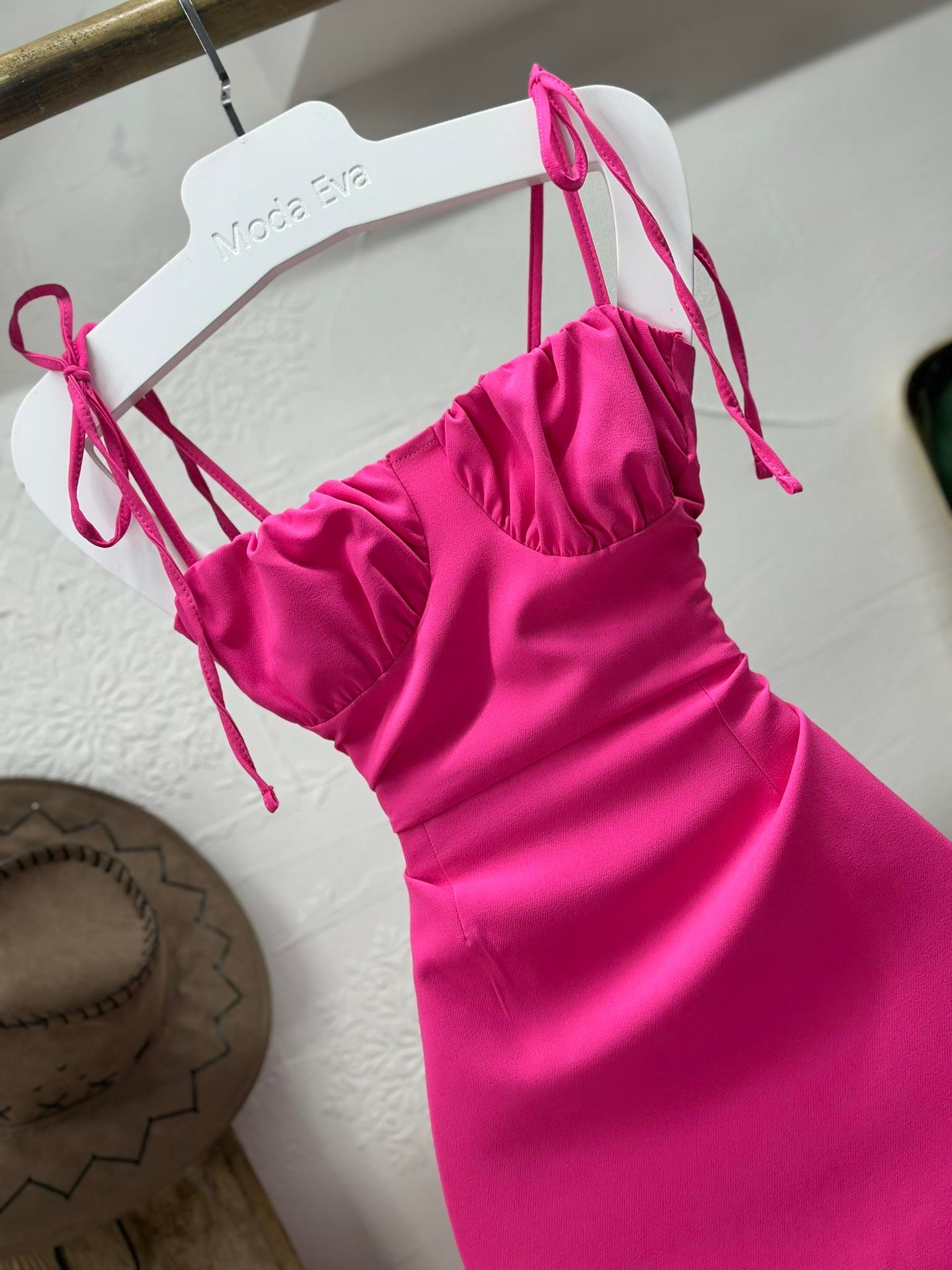 Atlas Kumaş Omuzlar Bağlama Askılı Balık Form Elbise