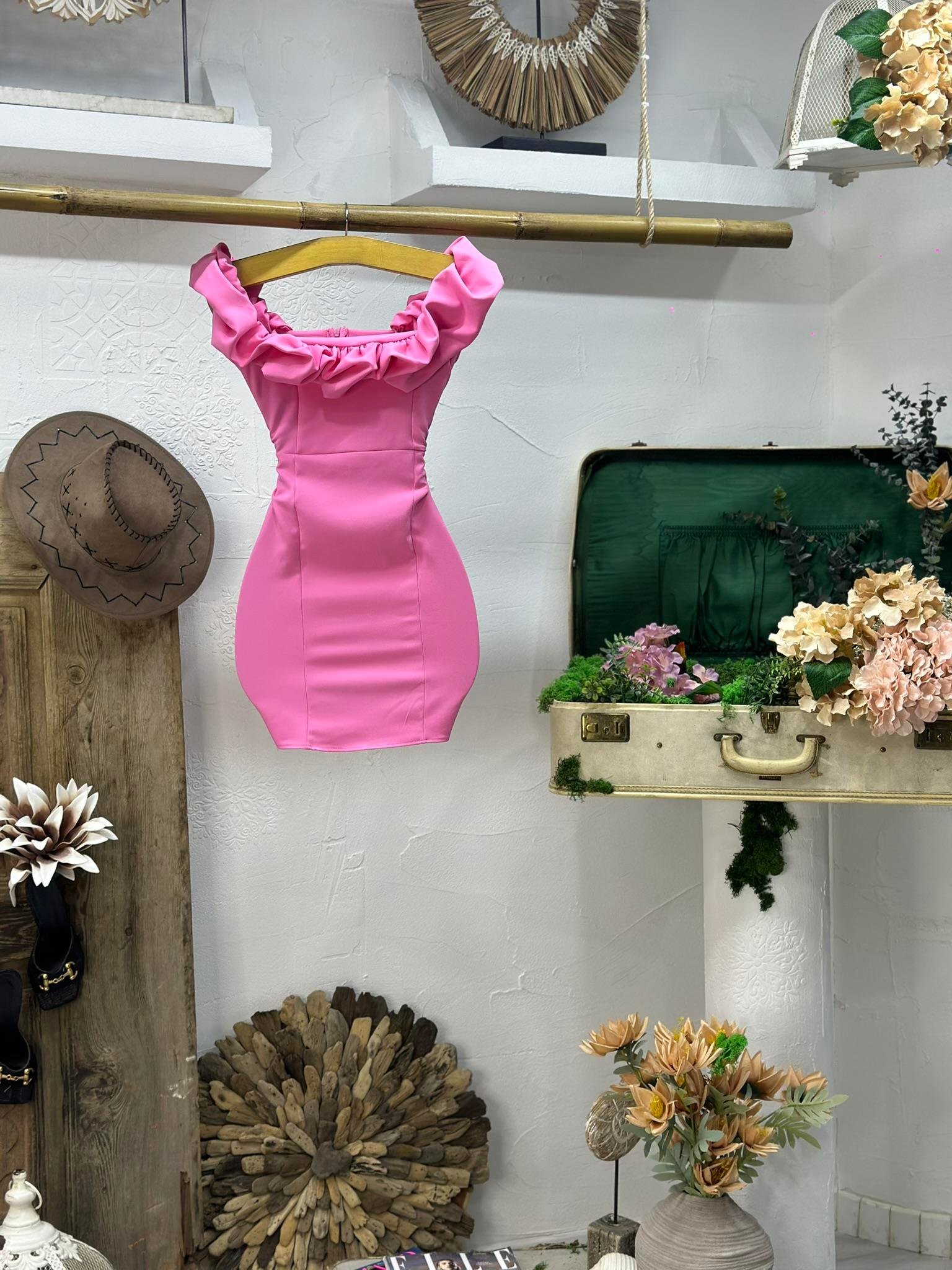 Atlas Kumaş Omuzlar Volanlı Tasarım Mini Elbise