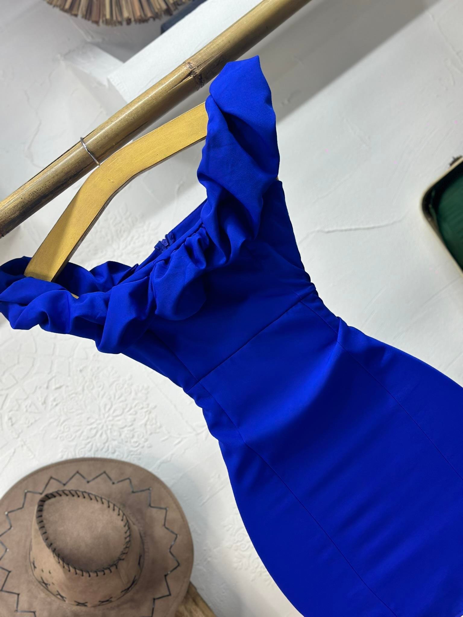 Atlas Kumaş Omuzlar Volanlı Tasarım Mini Elbise