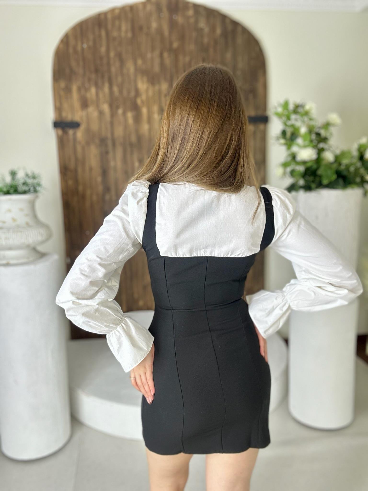 Atlas Kumaş Poplin Detaylı Broşlu Tasarım Elbisemiz