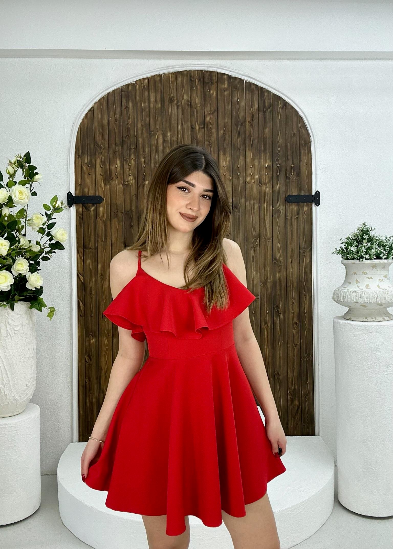 Atlas Kumaş Sırt Çapraz Volanlı Kırmızı Elbise