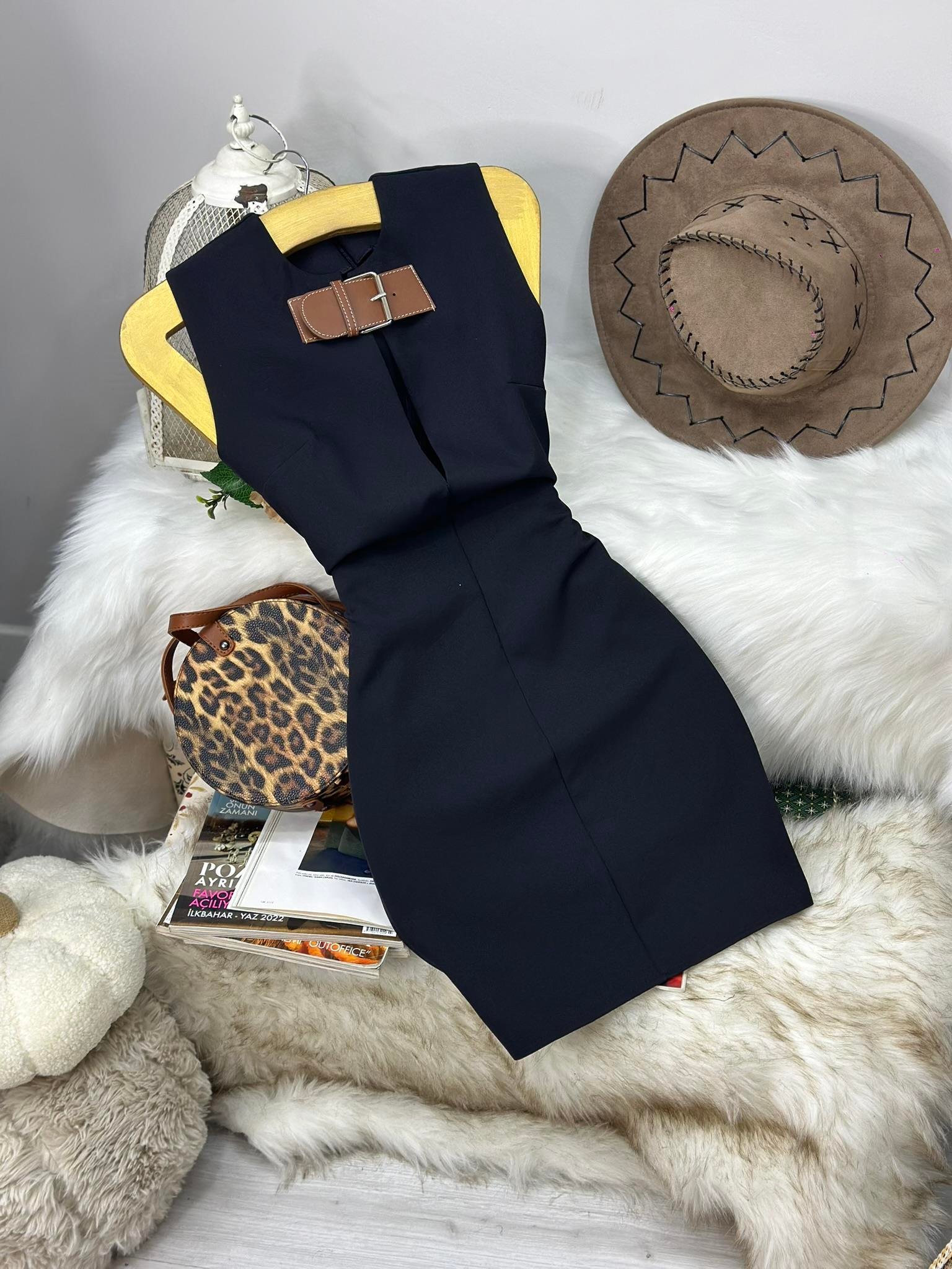 Atlas Kumaş Yaka Kemer Detaylı Tasarım Elbise