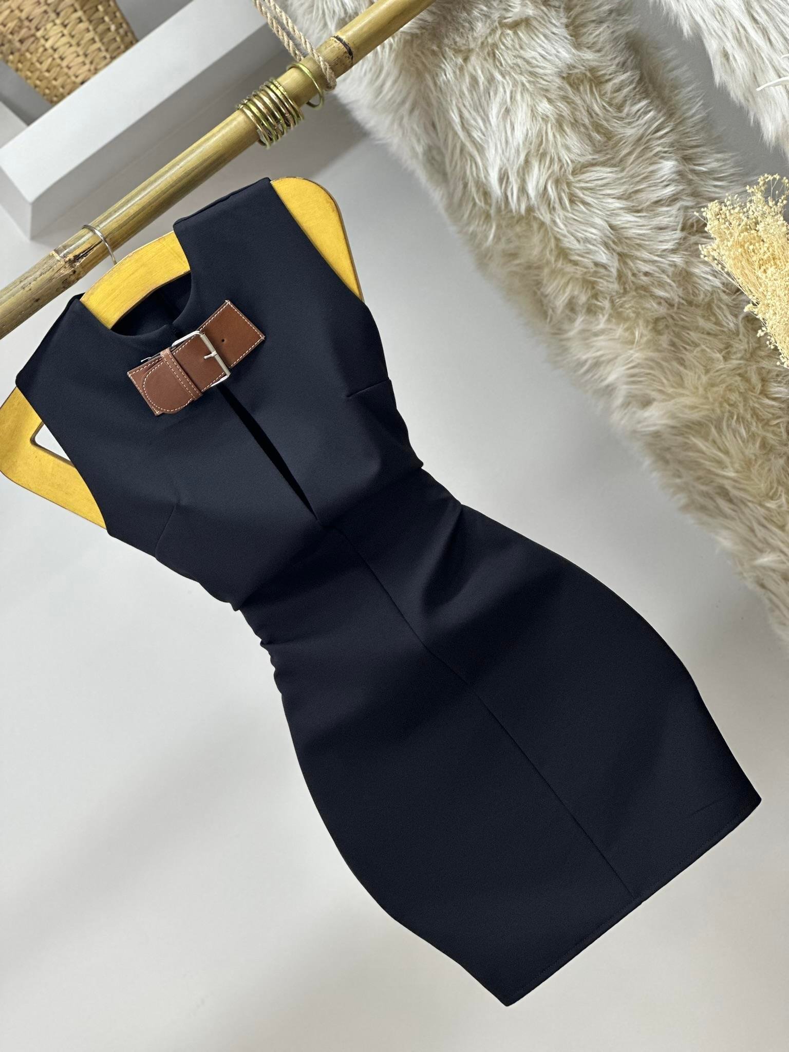 Atlas Kumaş Yaka Kemer Detaylı Tasarım Elbise