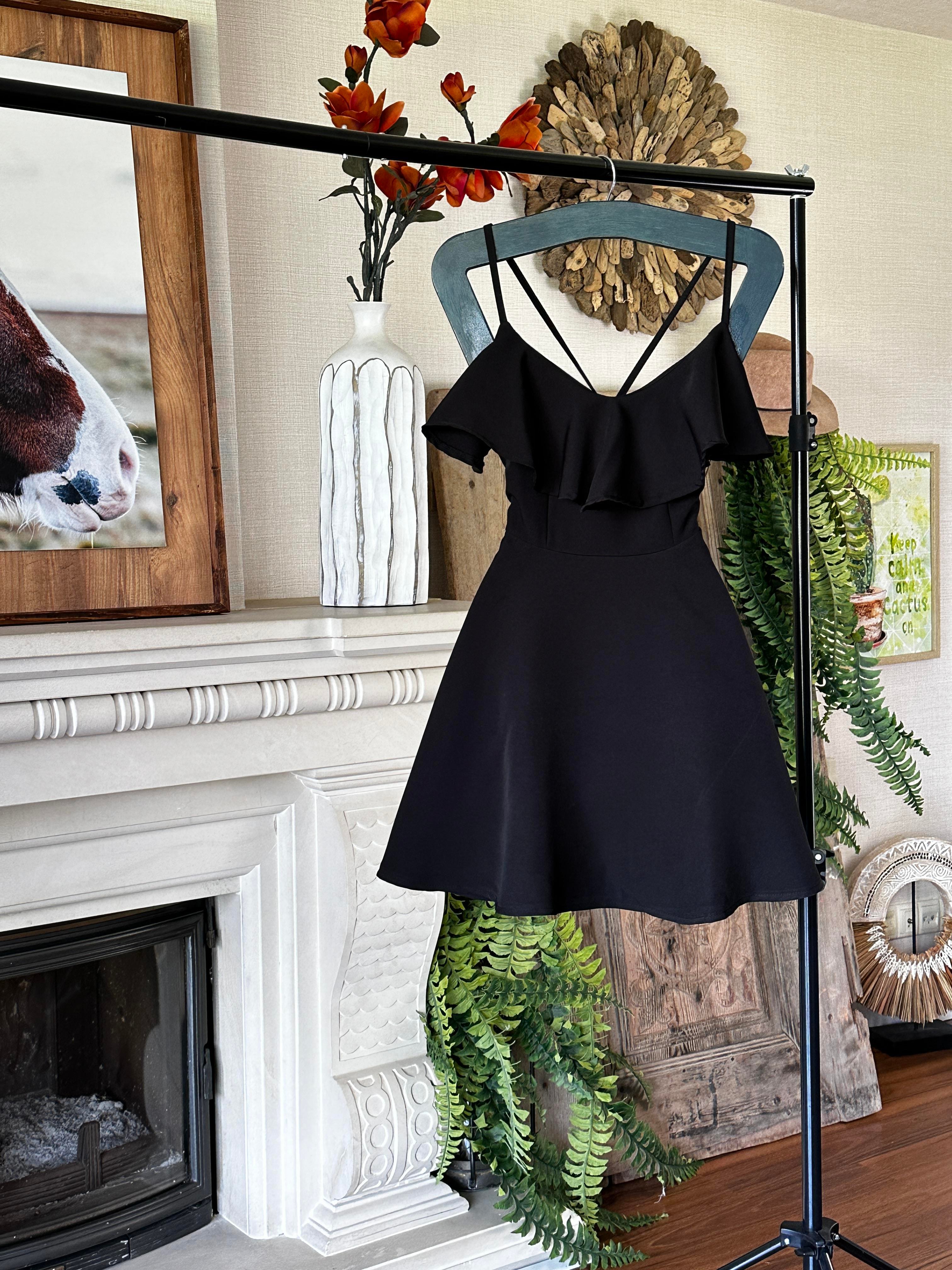 Atlas Kumaş Yaka Volanlı Sırt Detay Kloş Elbise