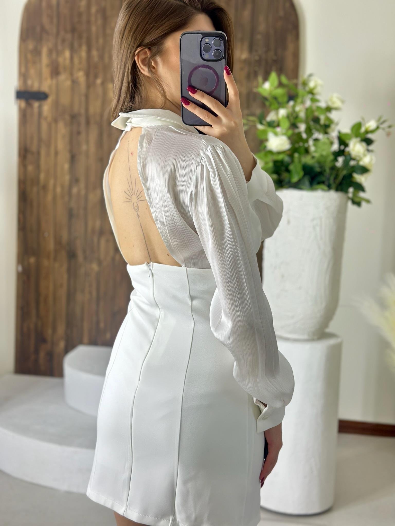 Atlas ve Organze Kumaş Sırt Dekolteli Tasarım Elbise Beyaz