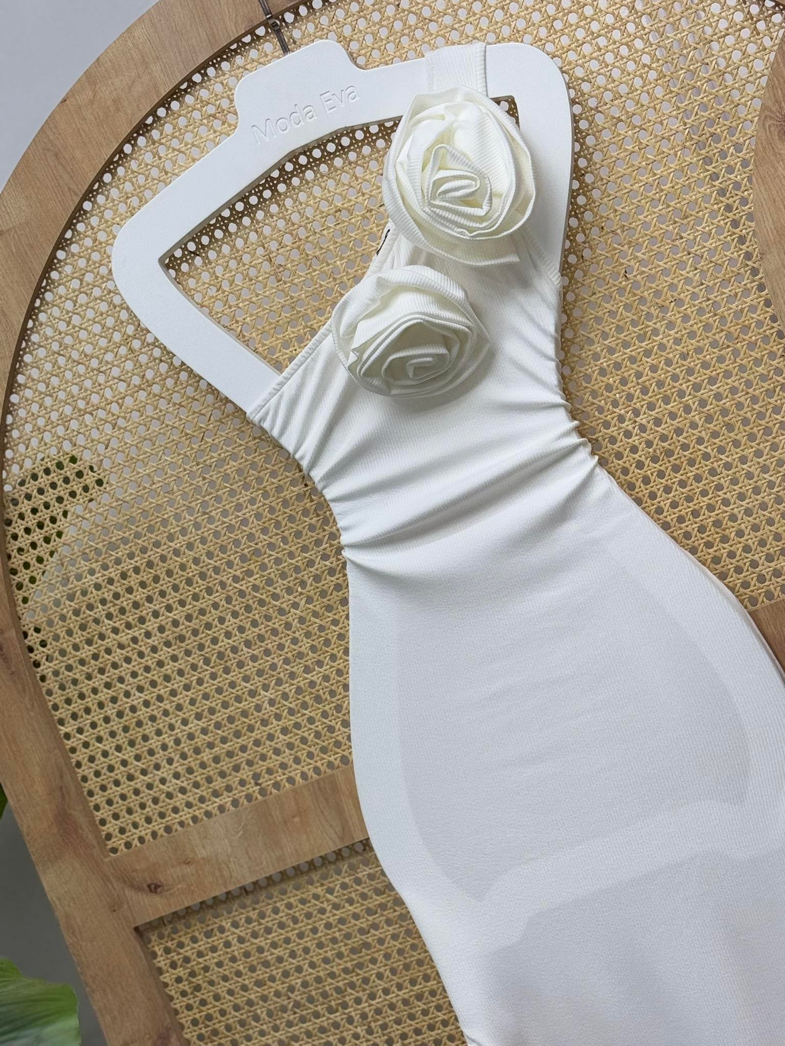 Burgu Kumaş Çiçek Detay Tek Omuz Kalem Elbise Beyaz