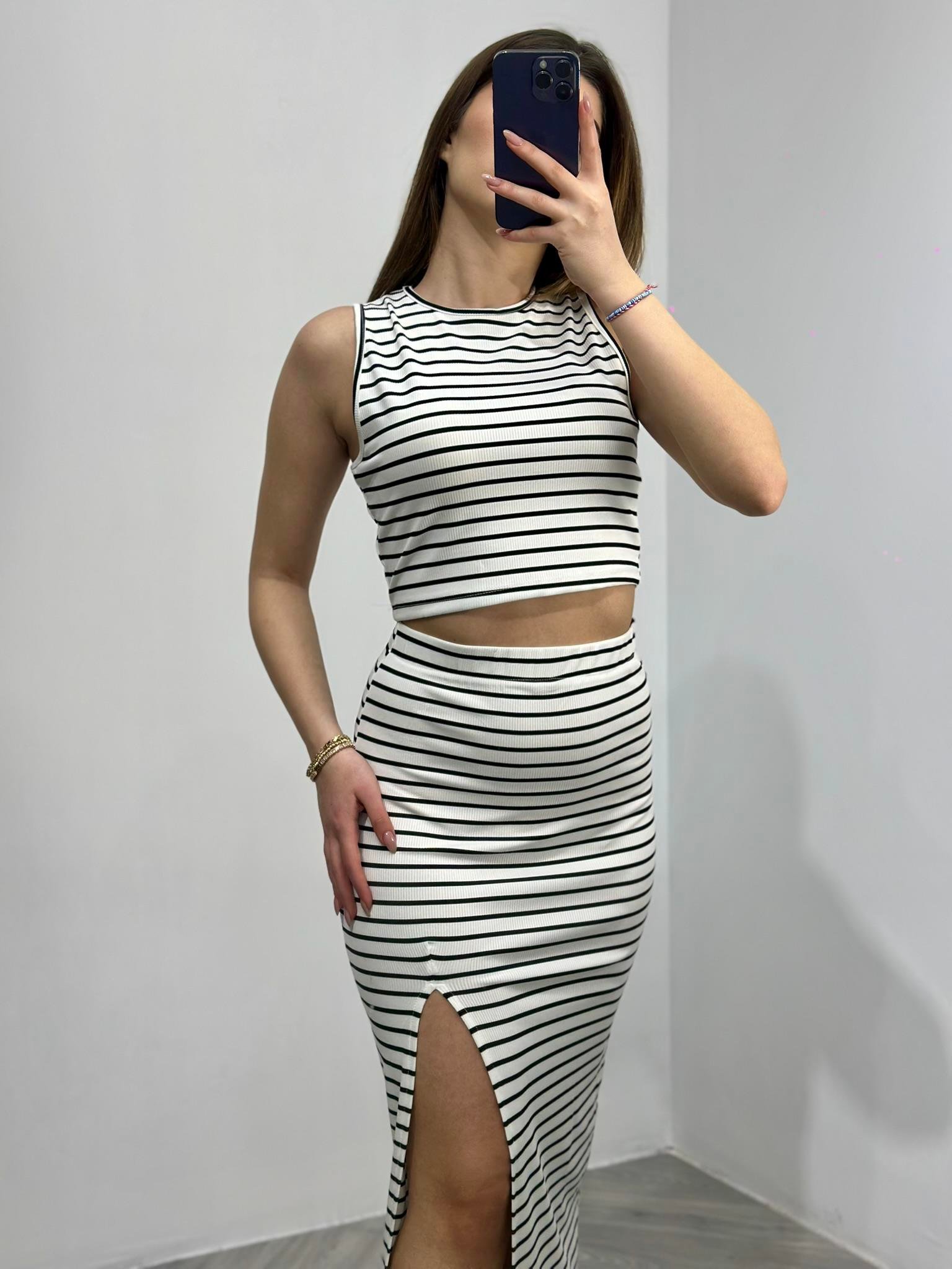 Burgu Kumaş Çizgi Desen Crop Kalem Etek İkili Takım  Beyaz