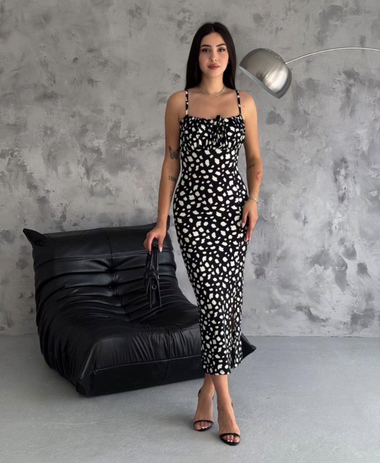 Bürümcük Kumaş Göğüs Bağ Detay Askılı Yırtmaçlı Elbisemiz 