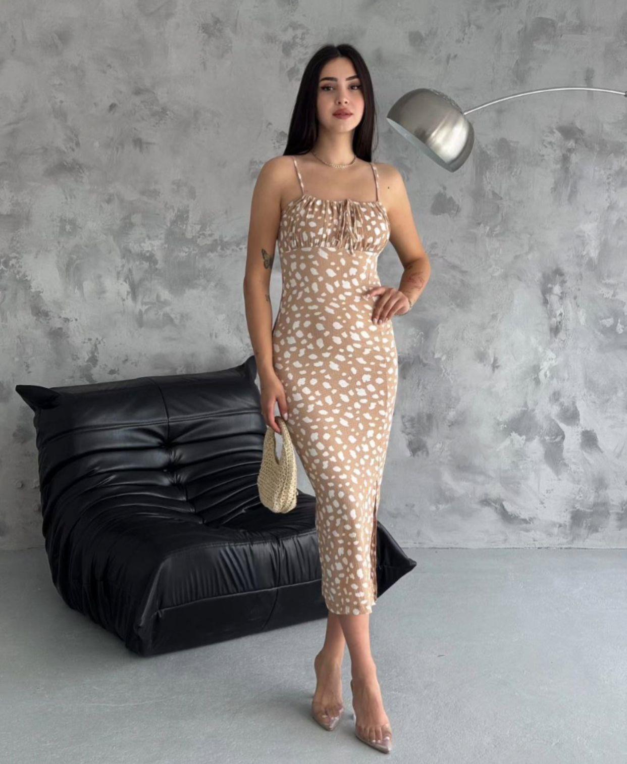 Bürümcük Kumaş Göğüs Bağ Detay Askılı Yırtmaçlı Elbisemiz 