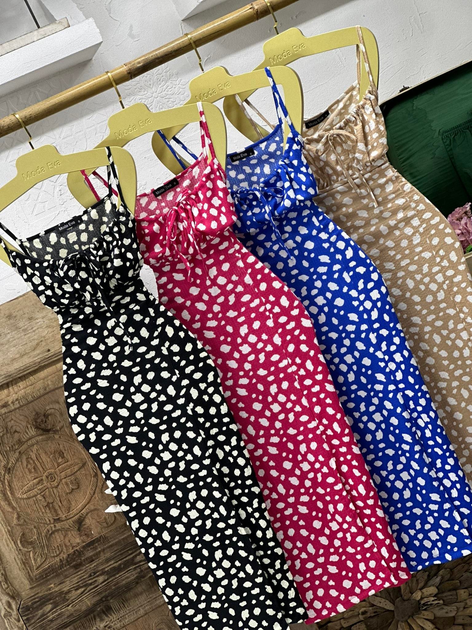 Bürümcük Kumaş Göğüs Bağ Detay Askılı Yırtmaçlı Elbisemiz 