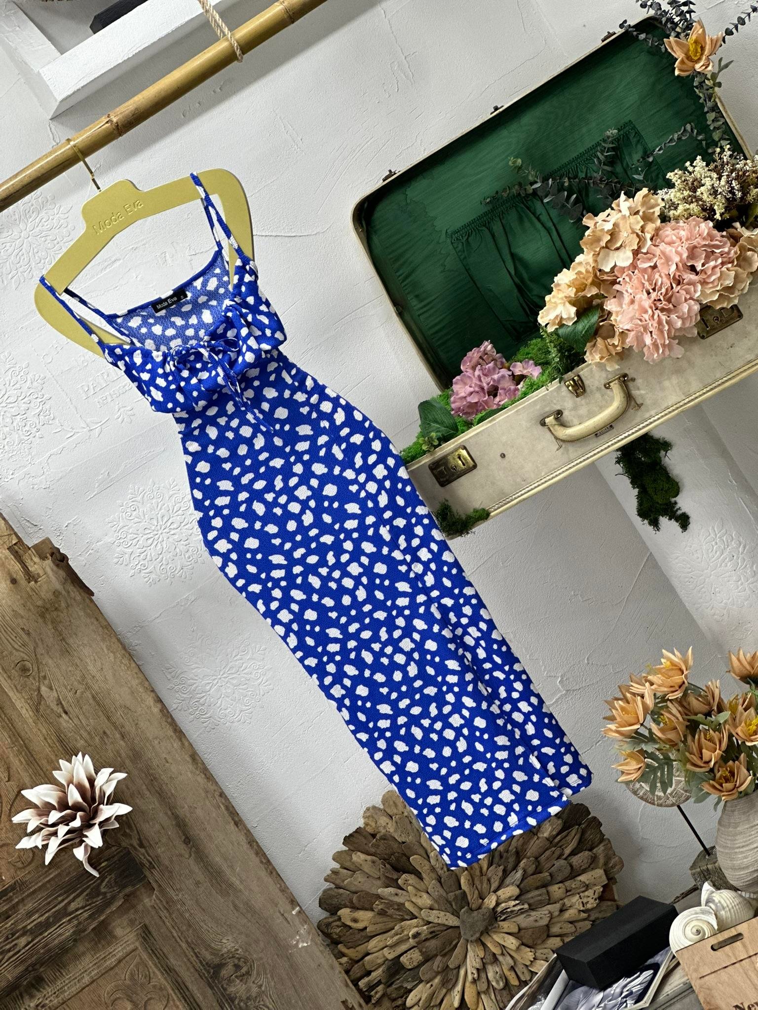 Bürümcük Kumaş Göğüs Bağ Detay Askılı Yırtmaçlı Elbisemiz 