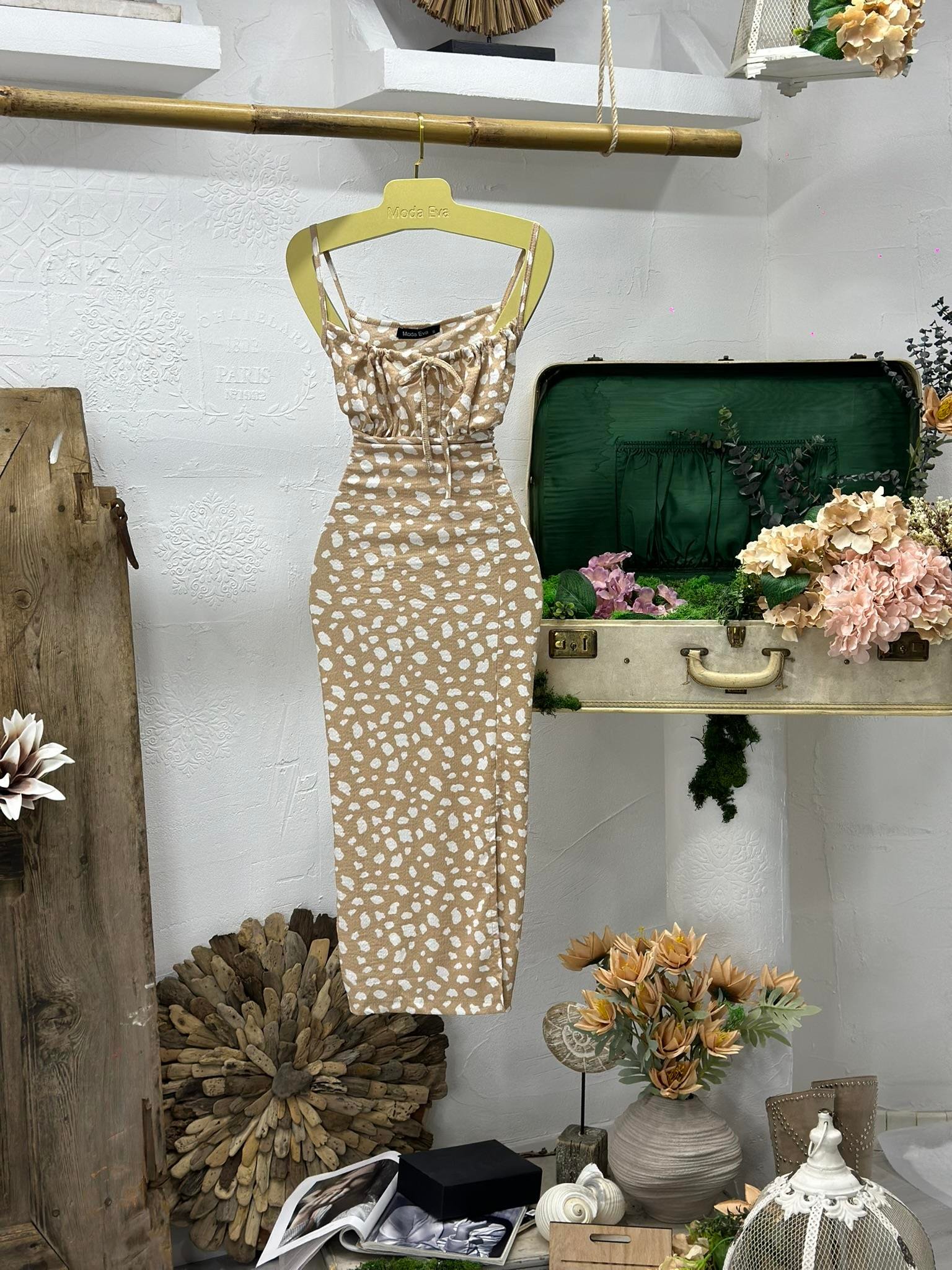 Bürümcük Kumaş Göğüs Bağ Detay Askılı Yırtmaçlı Elbisemiz 