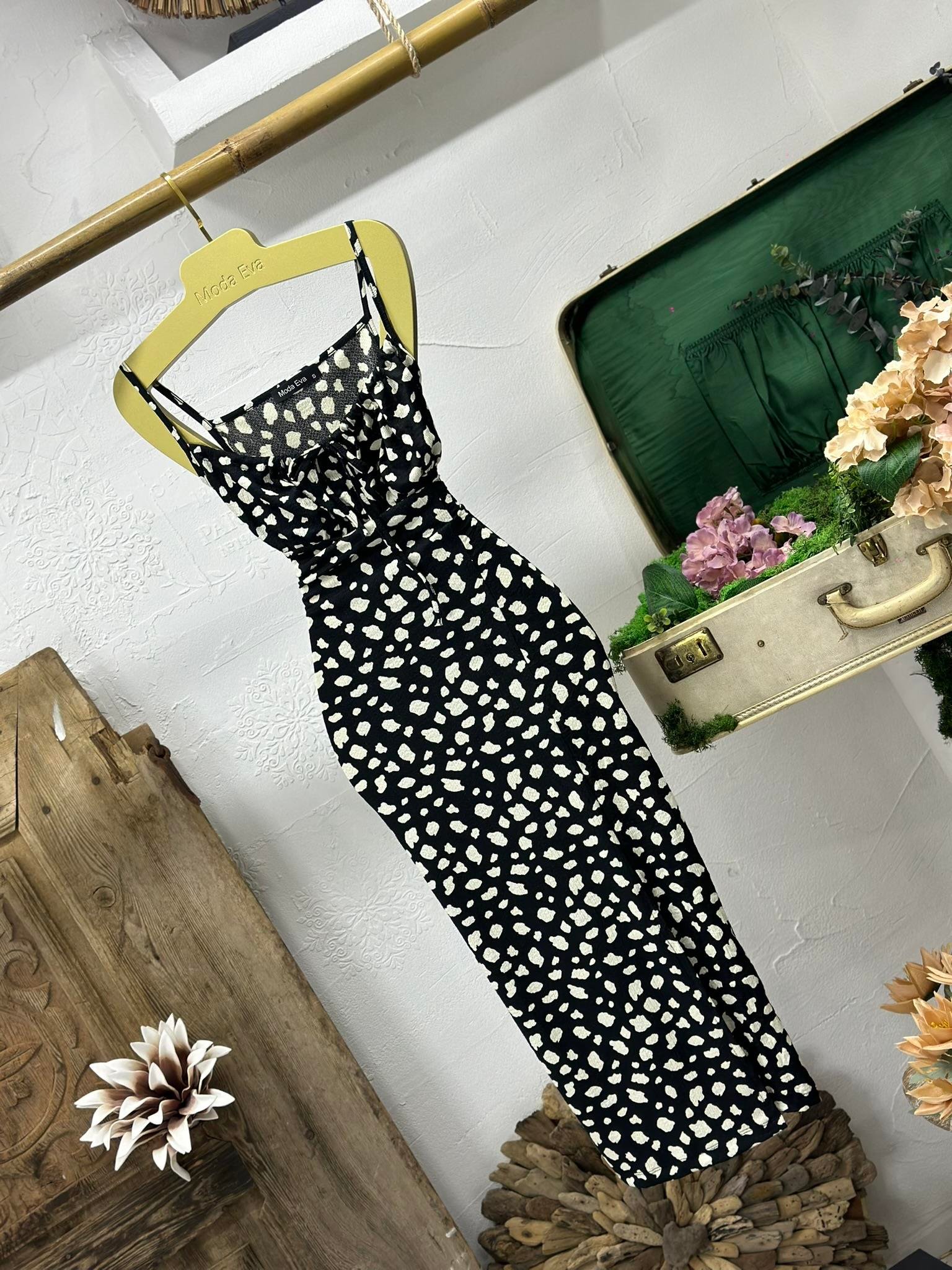 Bürümcük Kumaş Göğüs Bağ Detay Askılı Yırtmaçlı Elbisemiz 