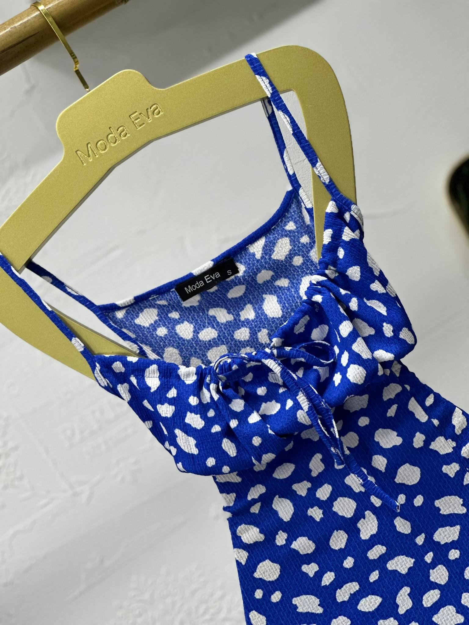 Bürümcük Kumaş Göğüs Bağ Detay Askılı Yırtmaçlı Elbisemiz 