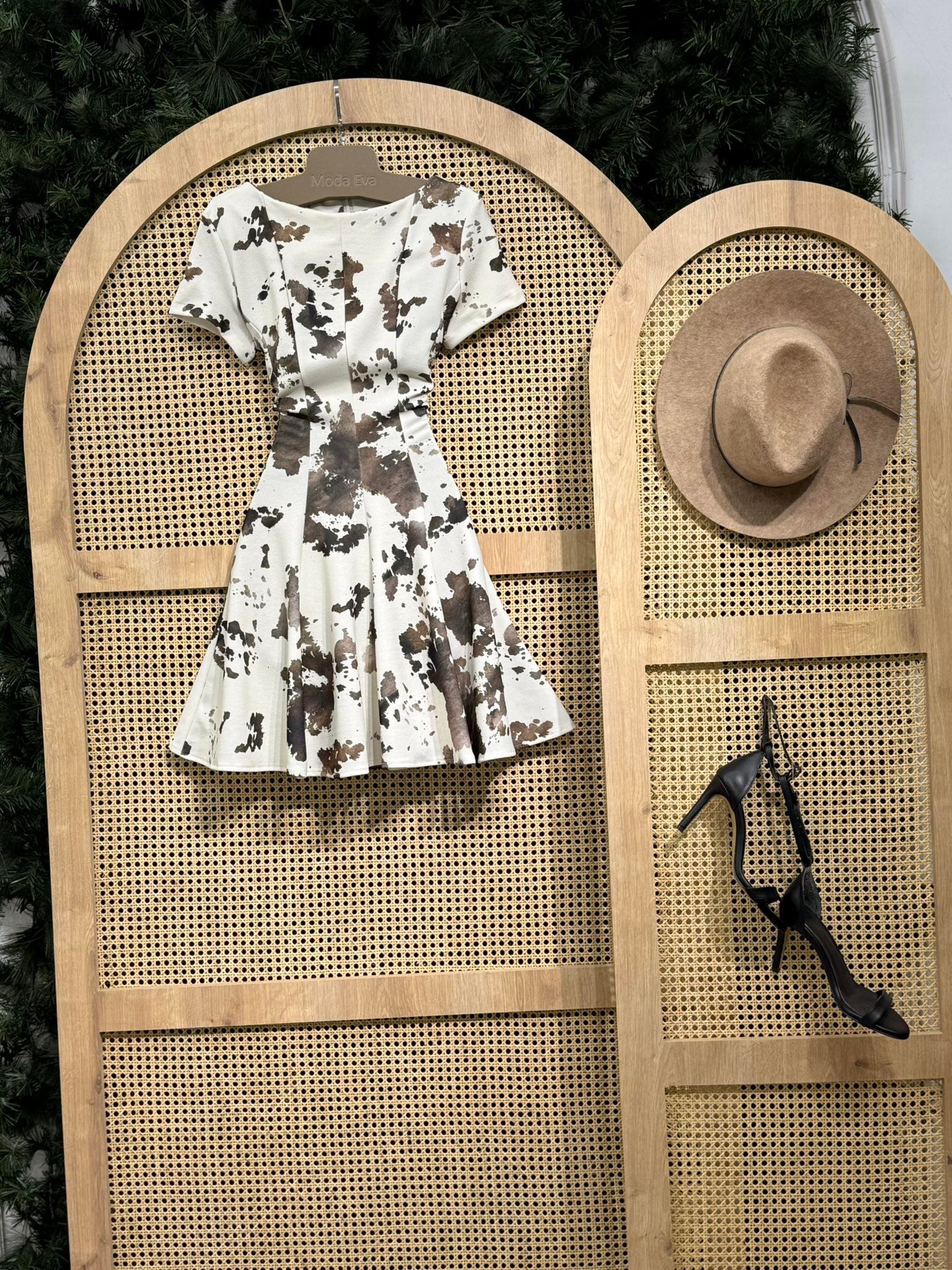 Crep Dokuma Kumaş Alaca Desen Tasarım Kloş Elbise