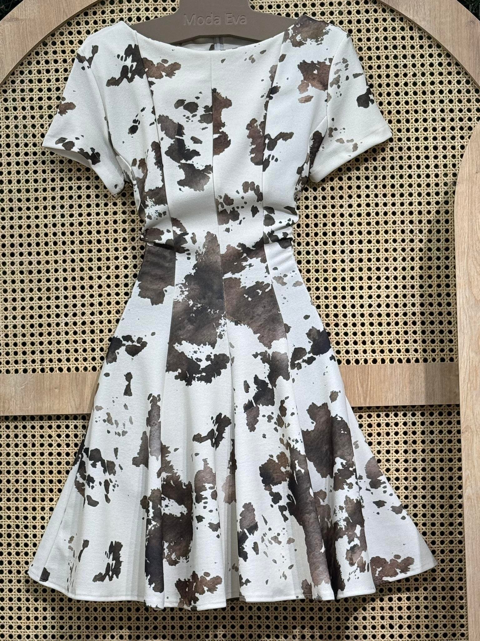 Crep Dokuma Kumaş Alaca Desen Tasarım Kloş Elbise