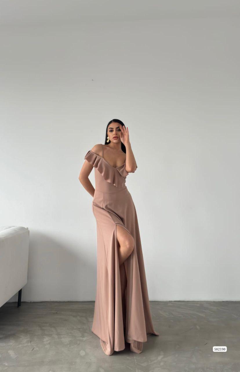 Crep Dokuma Kumaş Askılı Düşük Omuz Volan Detay Yan Uzun Abiye Yırtmaçlı Elbisemiz