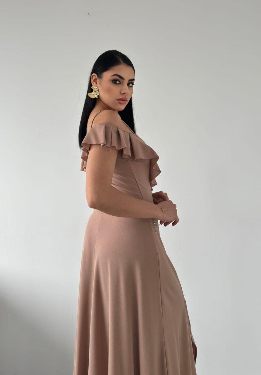 Crep Dokuma Kumaş Askılı Düşük Omuz Volan Detay Yan Uzun Abiye Yırtmaçlı Elbisemiz