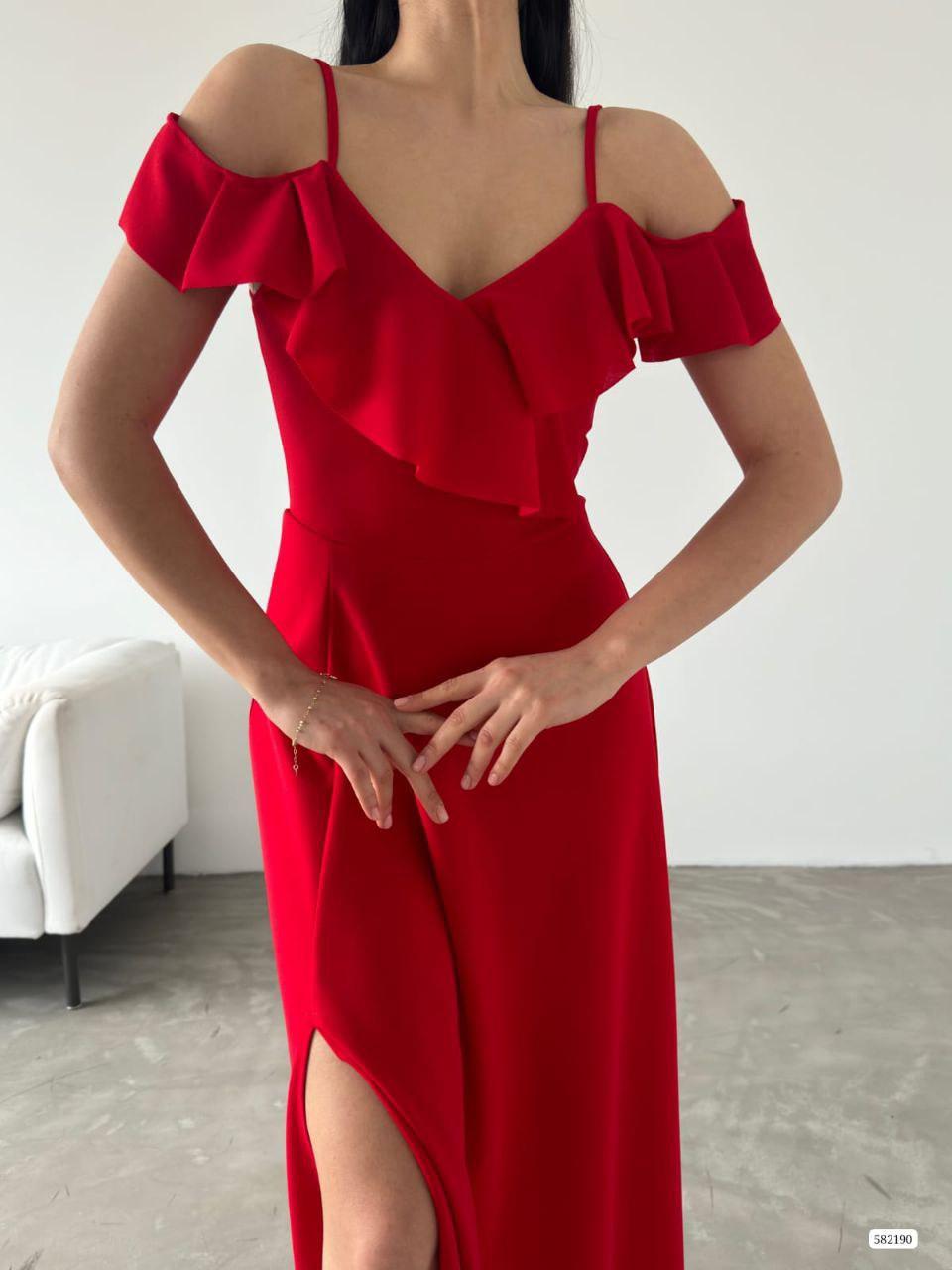 Crep Dokuma Kumaş Askılı Düşük Omuz Volan Detay Yan Uzun Abiye Yırtmaçlı Elbisemiz