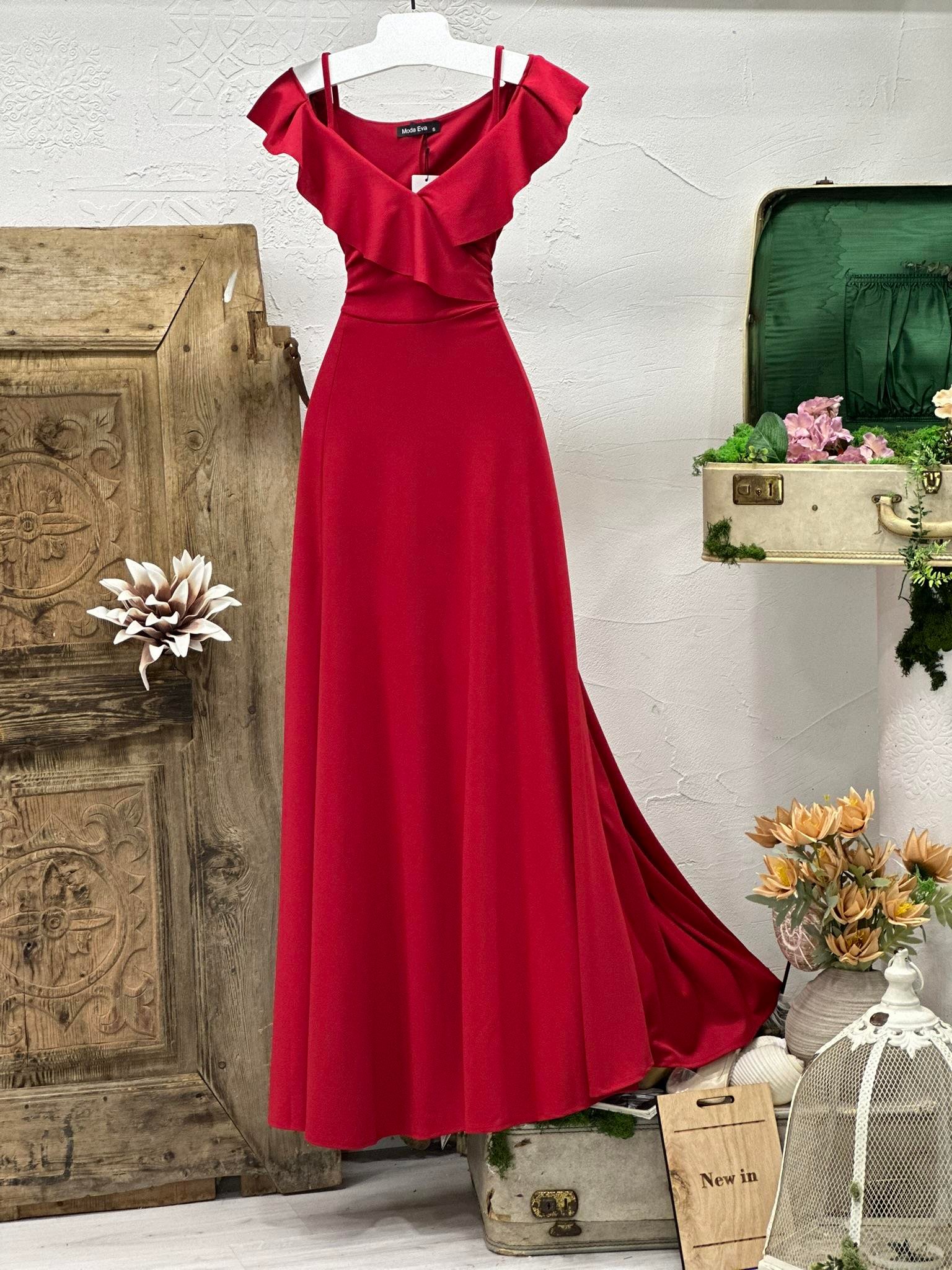 Crep Dokuma Kumaş Askılı Düşük Omuz Volan Detay Yan Uzun Abiye Yırtmaçlı Elbisemiz